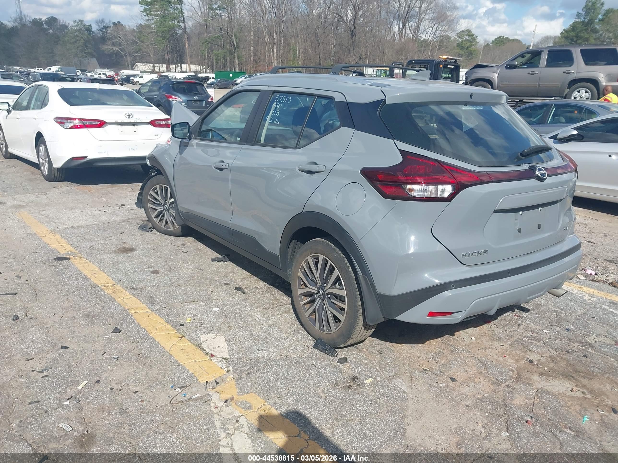 NISSAN KICKS image 3