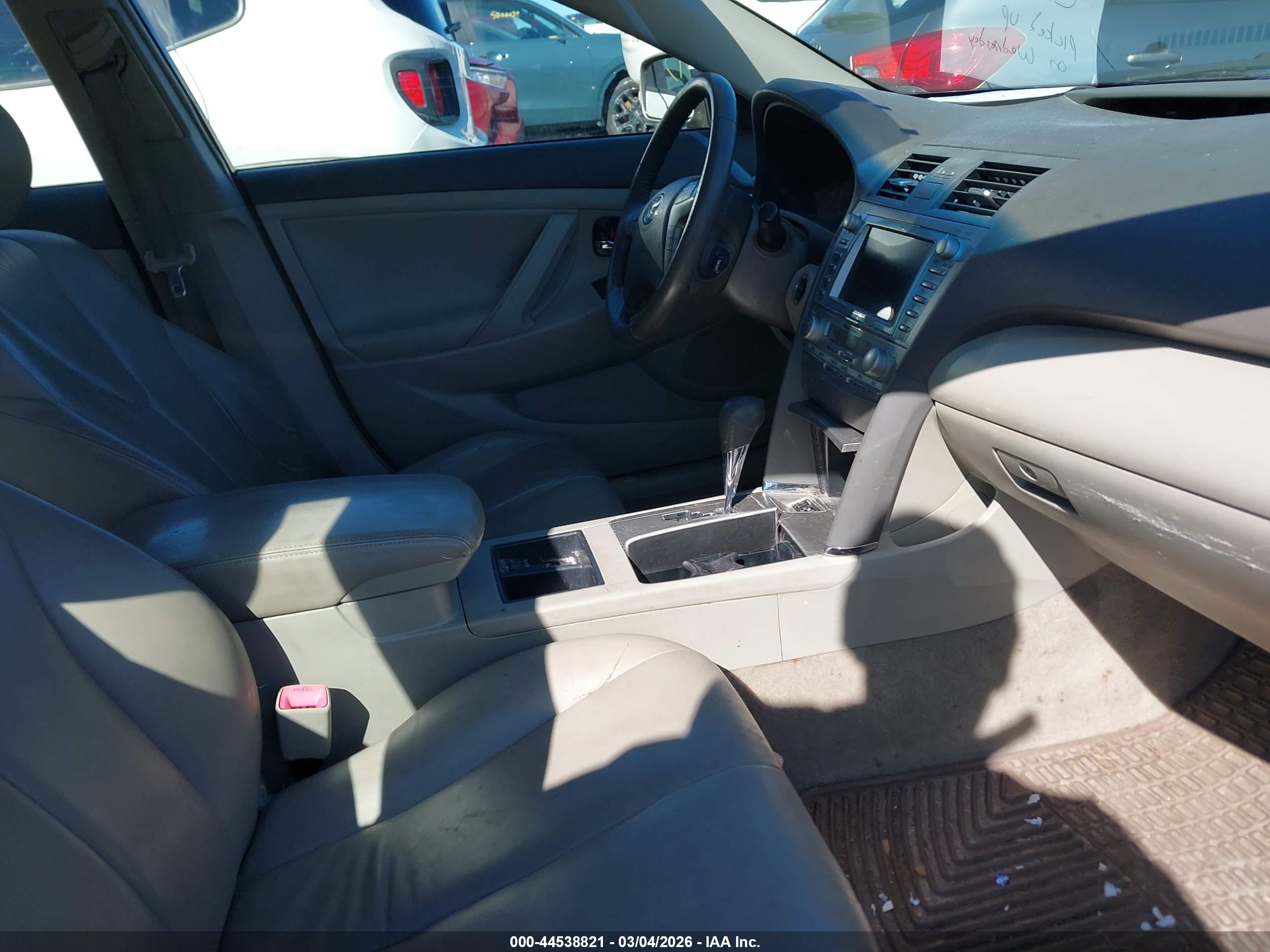 TOYOTA CAMRY image 5