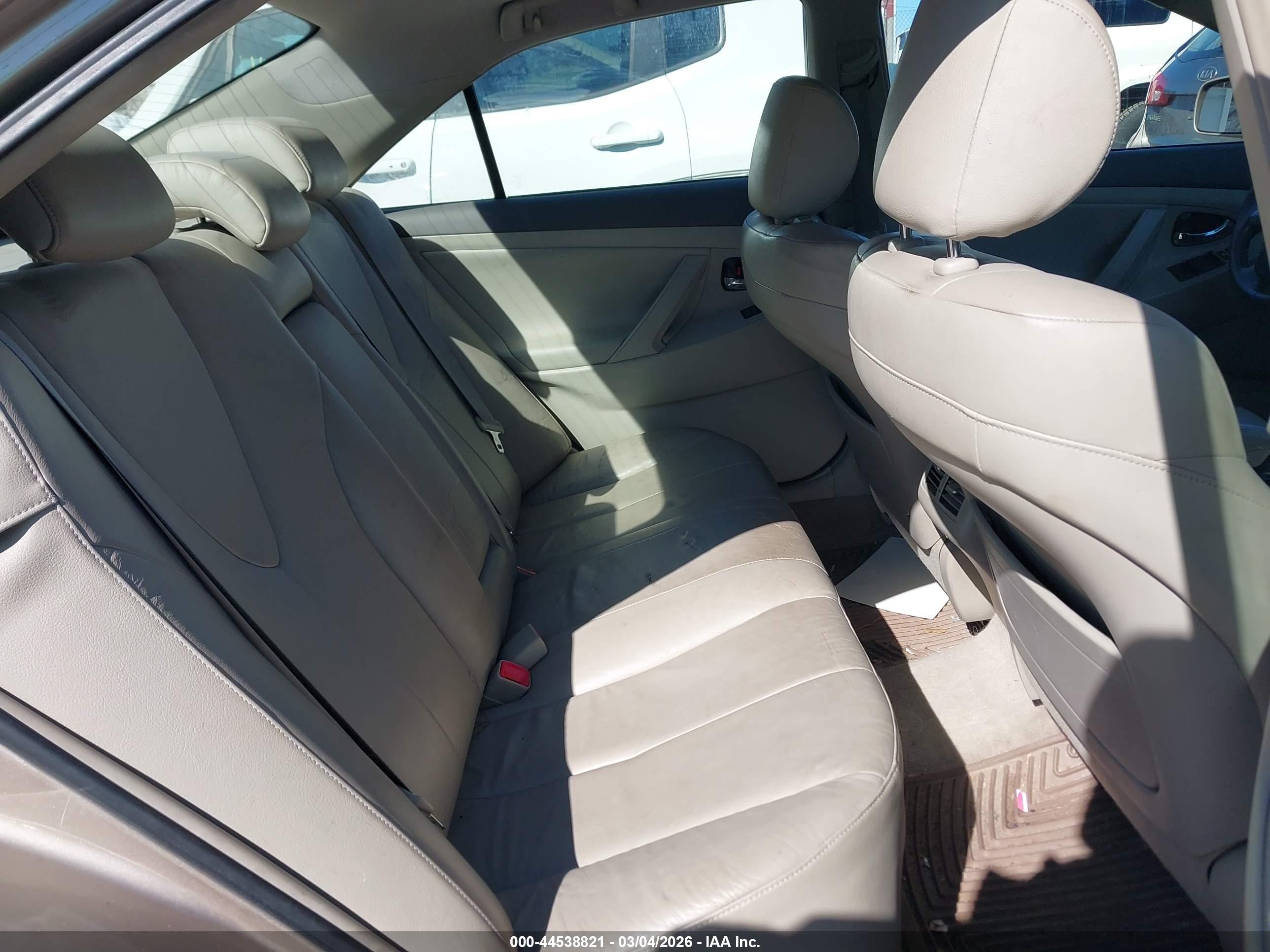 TOYOTA CAMRY image 8