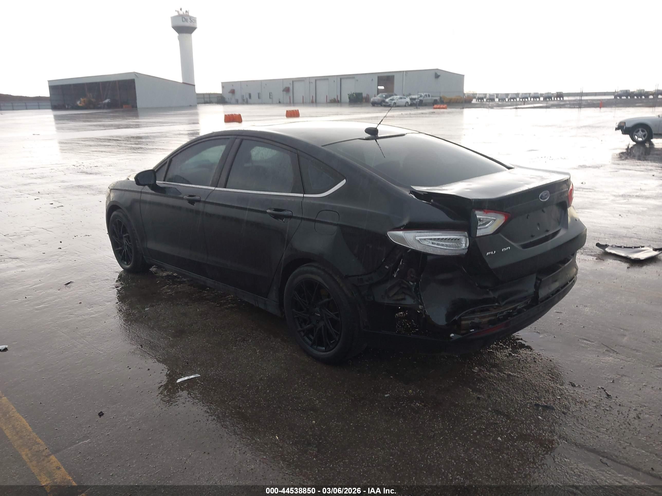 FORD FUSION image 3