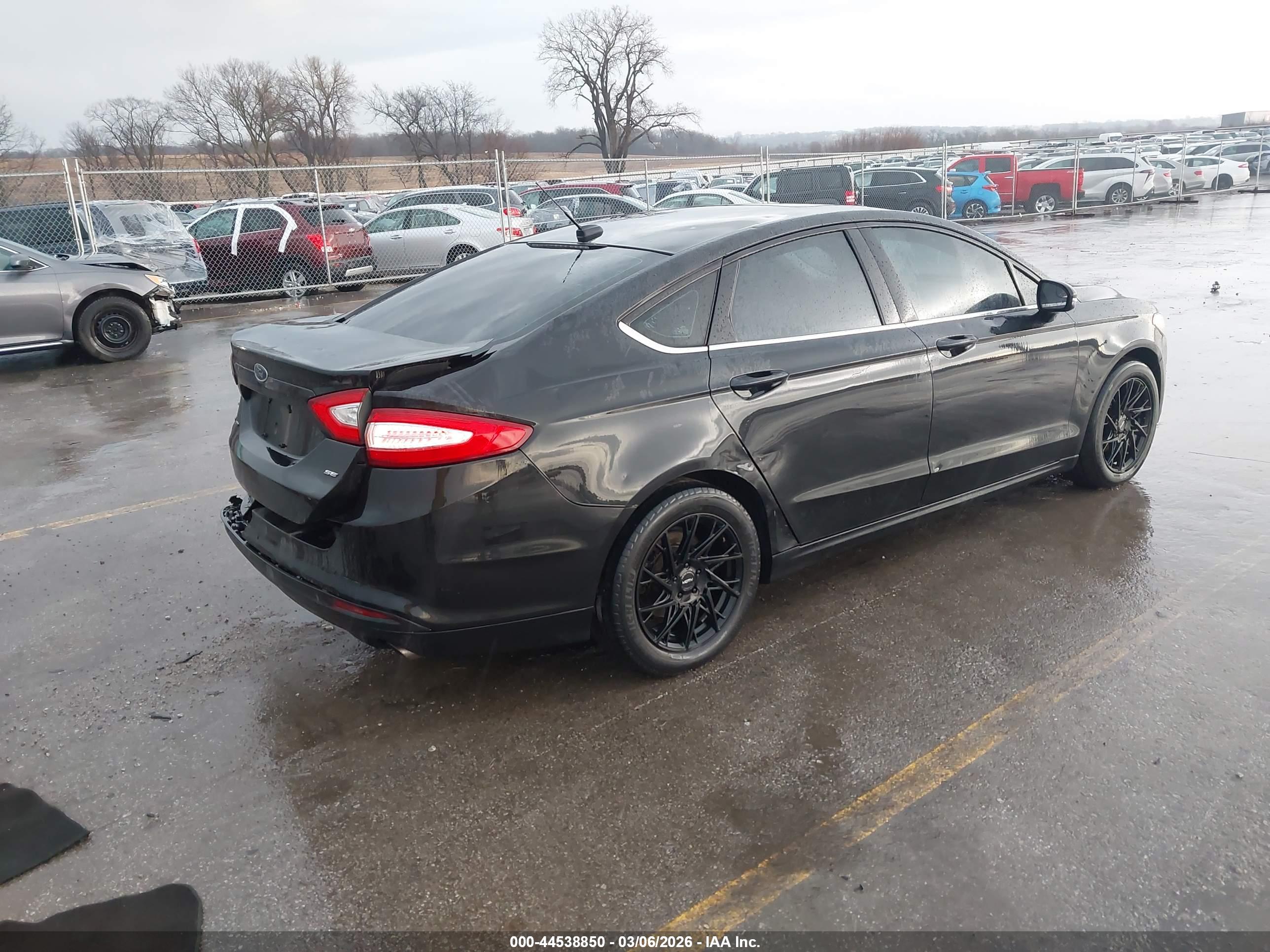 FORD FUSION image 4
