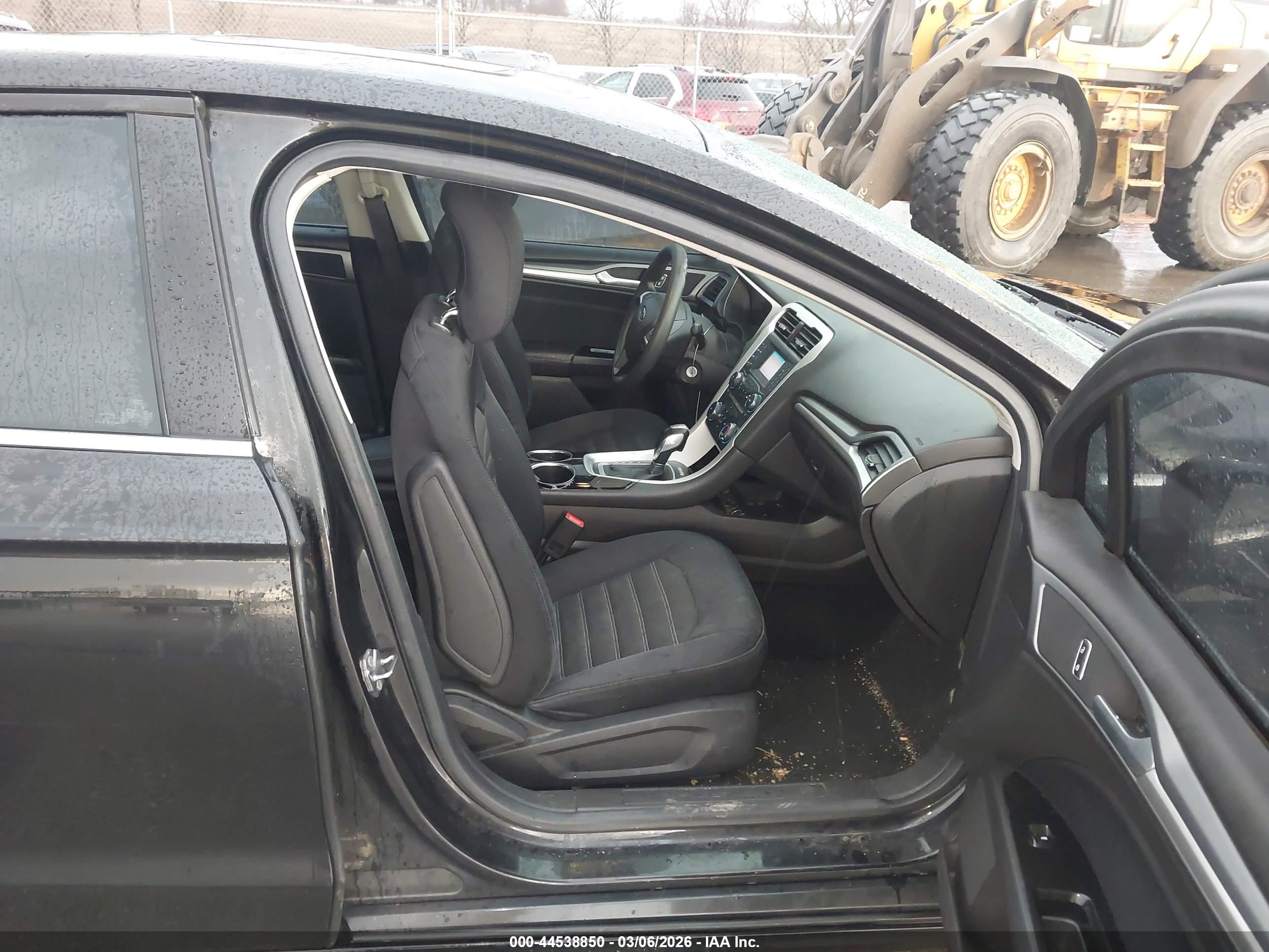 FORD FUSION image 5