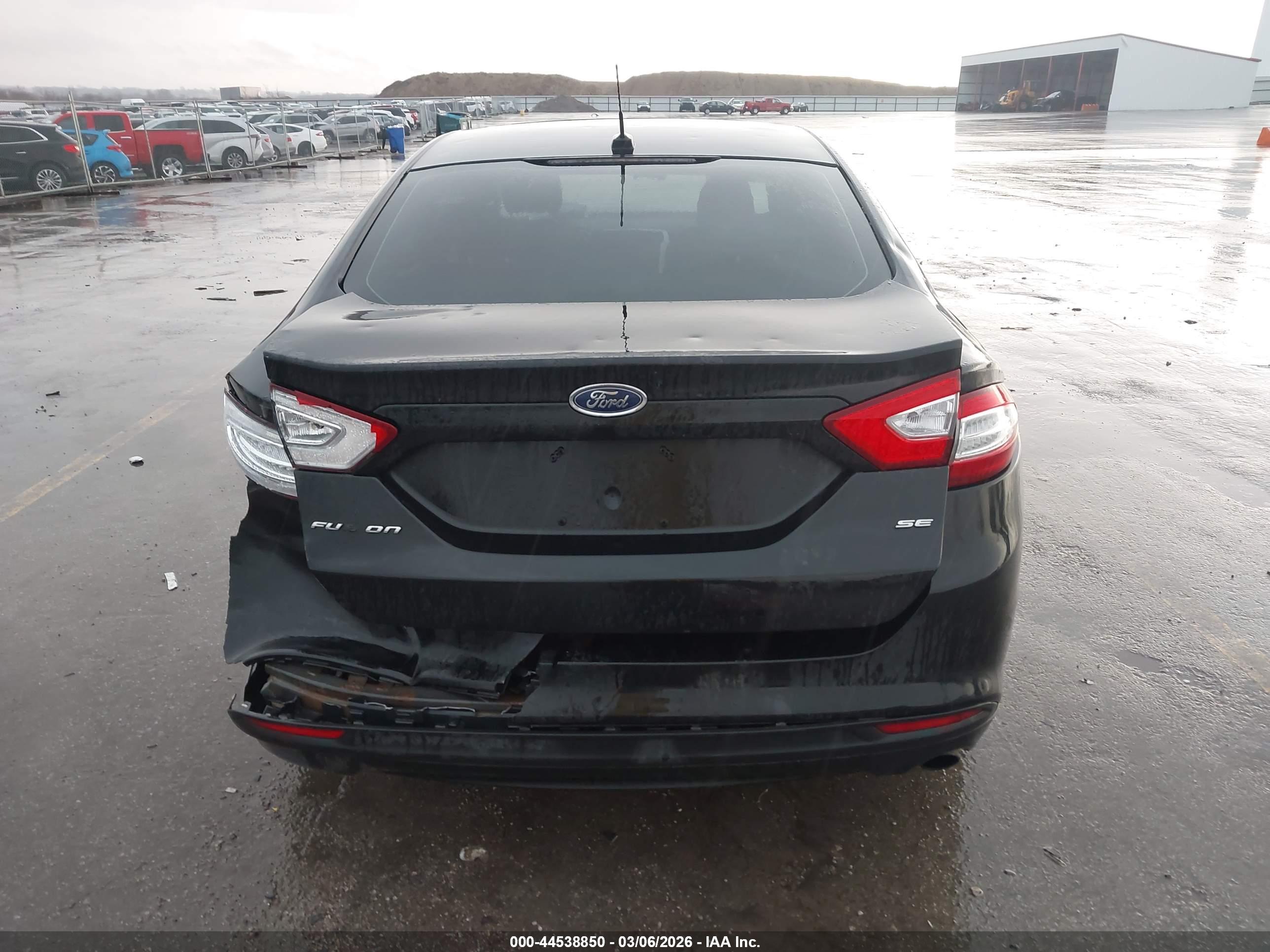 FORD FUSION image 6