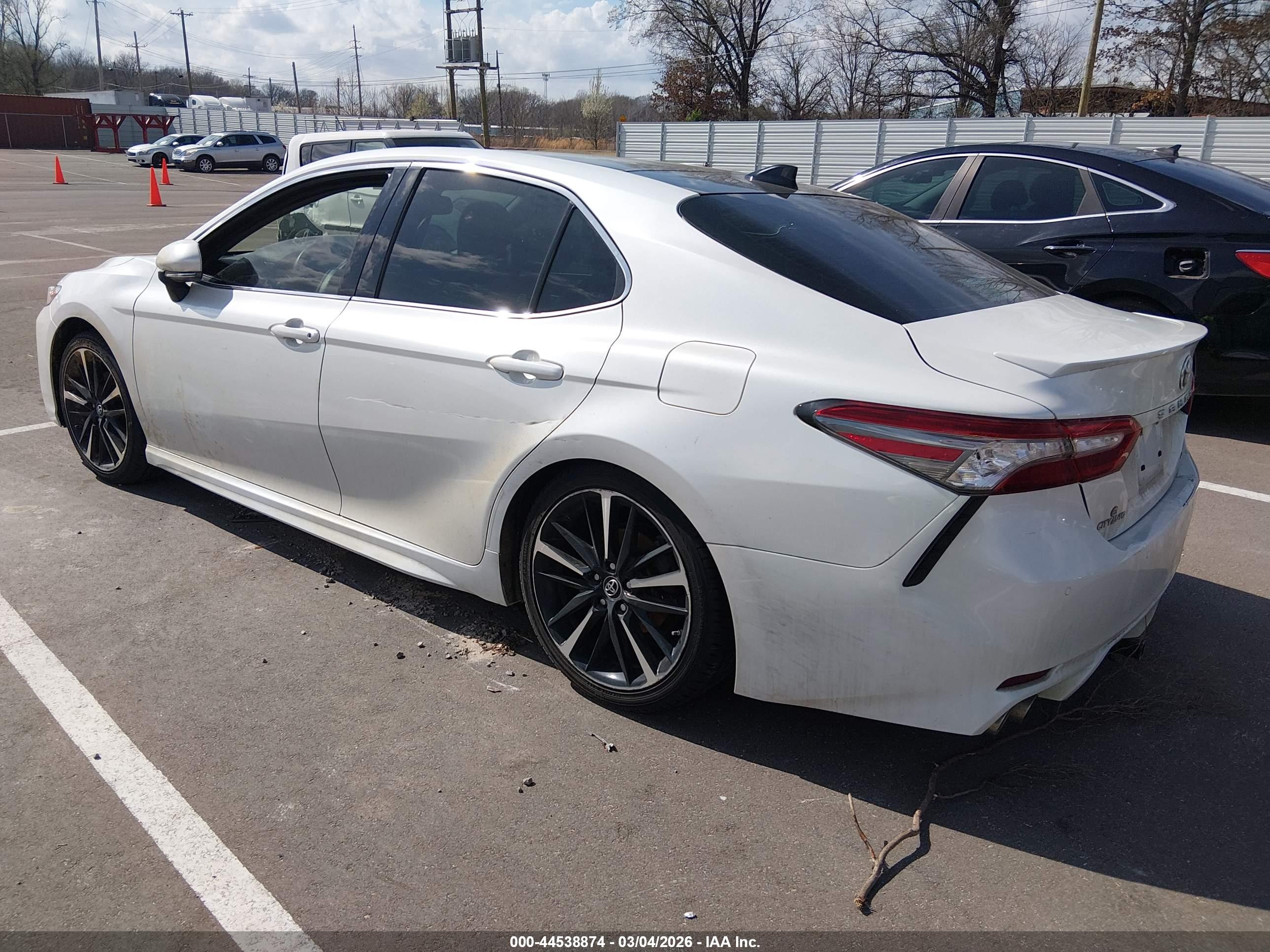 TOYOTA CAMRY image 3