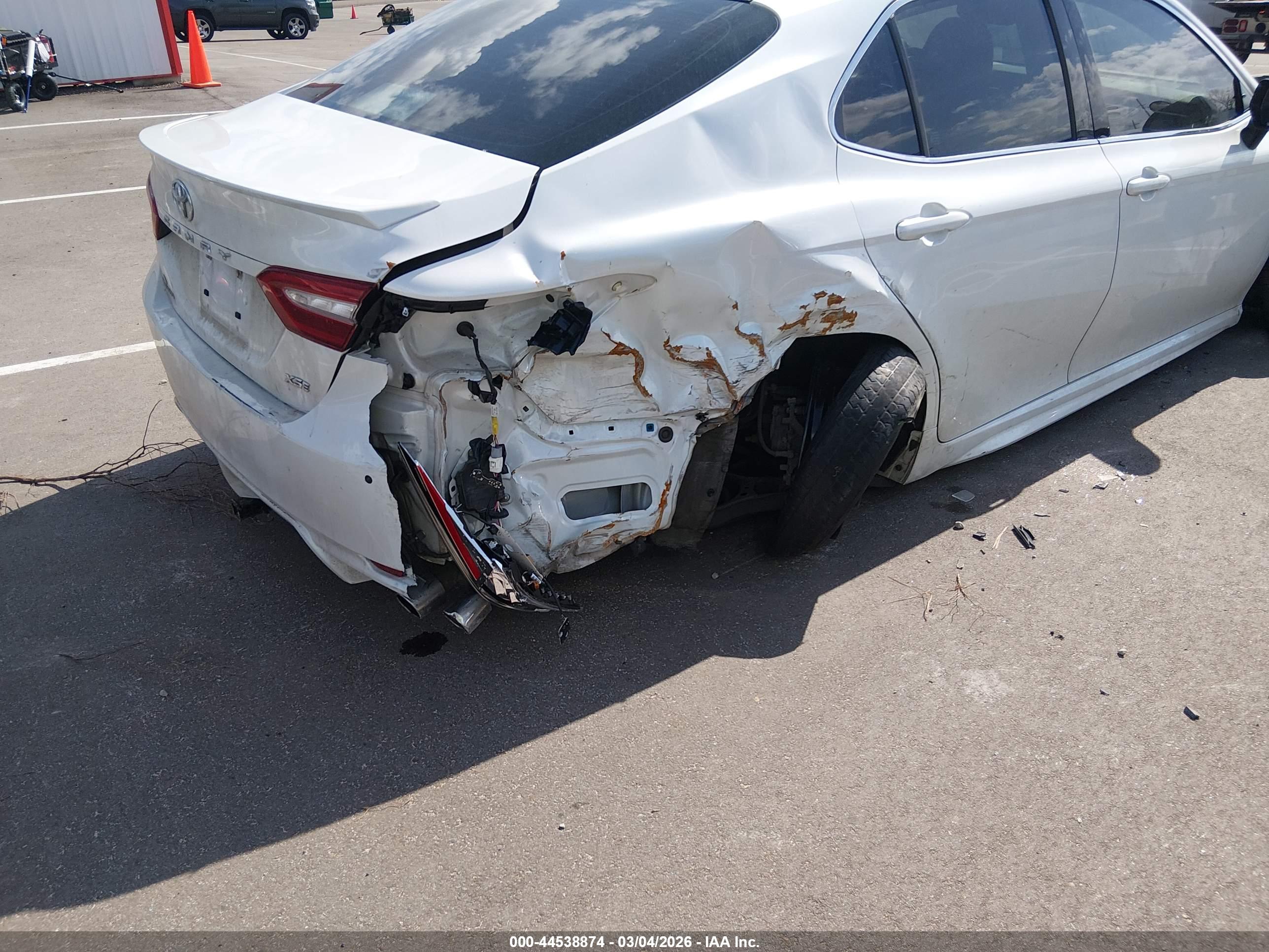 TOYOTA CAMRY image 6