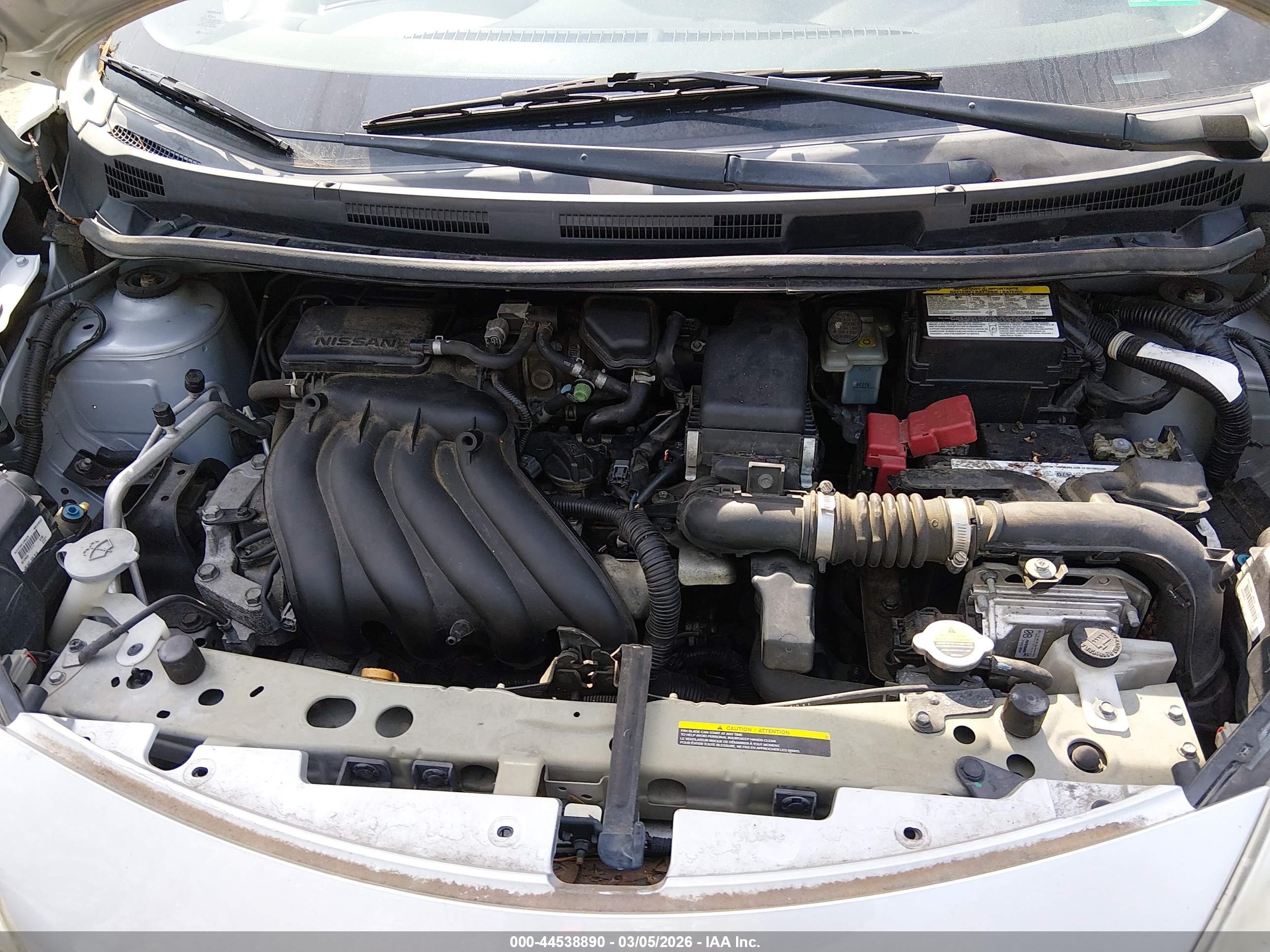 NISSAN VERSA image 10