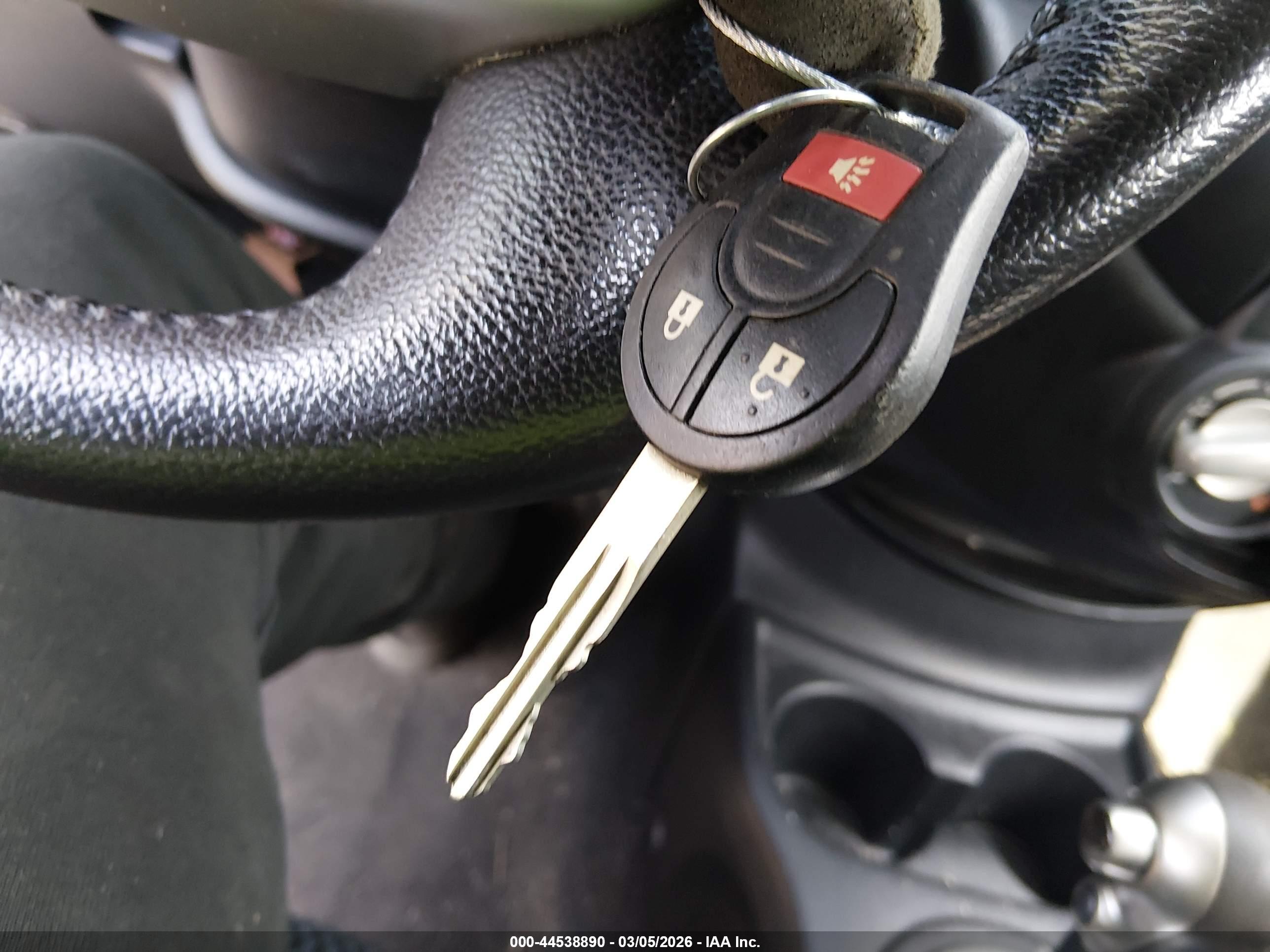 NISSAN VERSA image 11