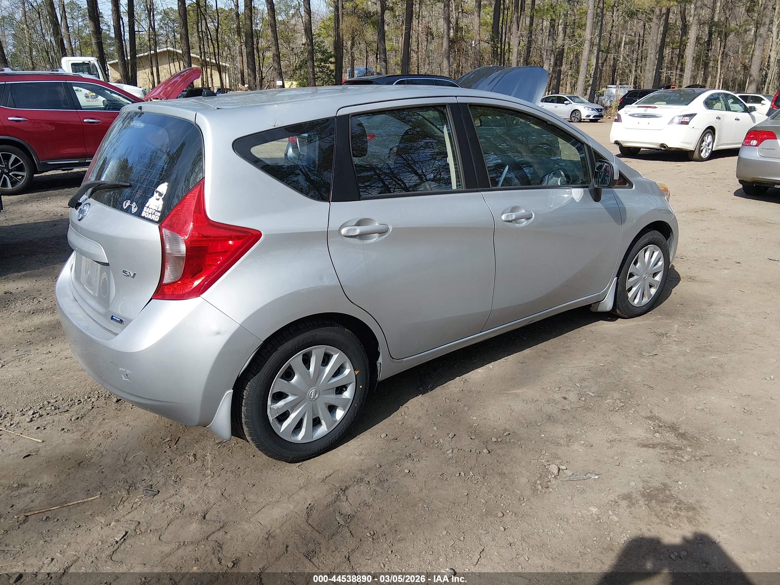 NISSAN VERSA image 4