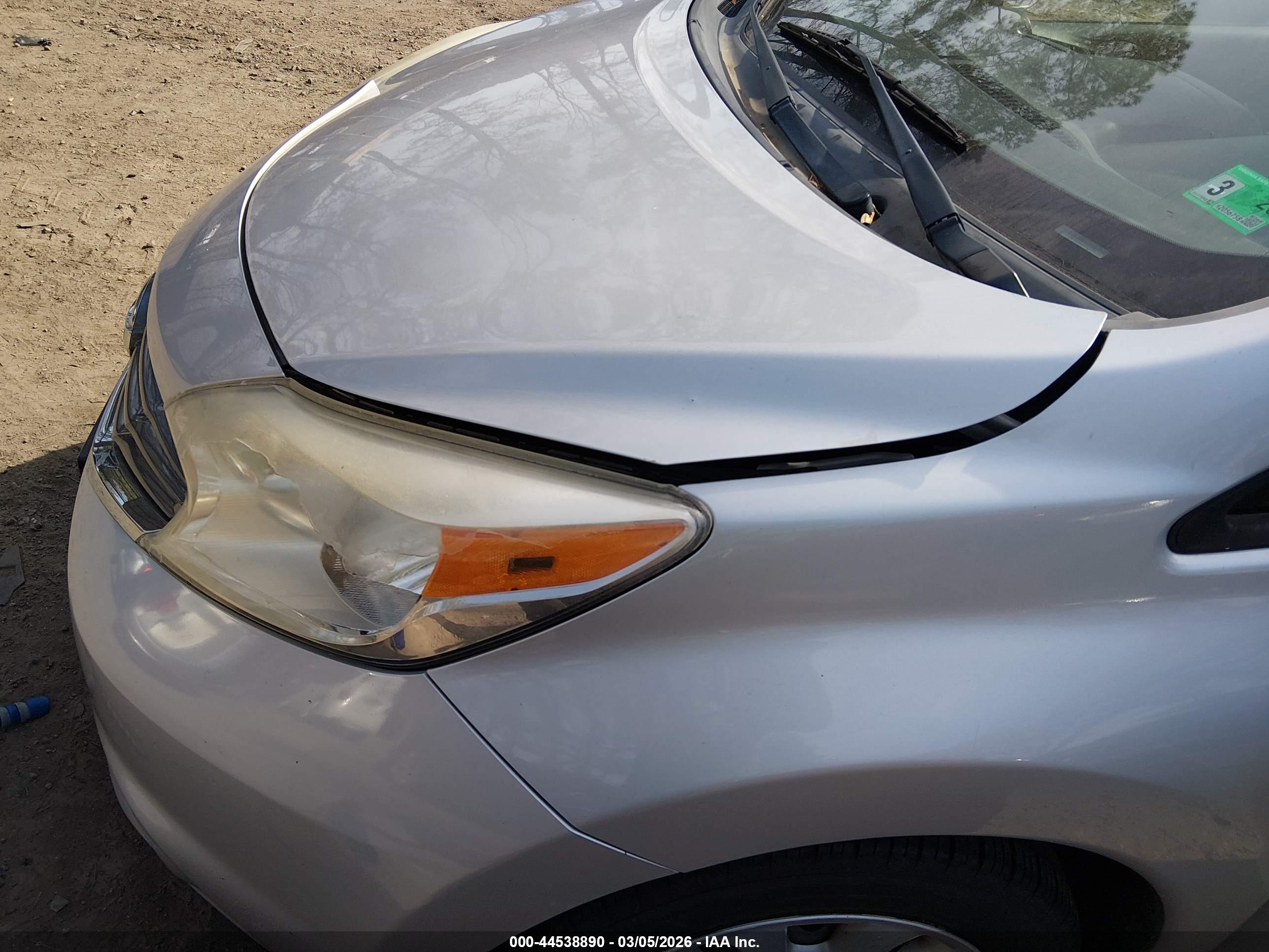 NISSAN VERSA image 6