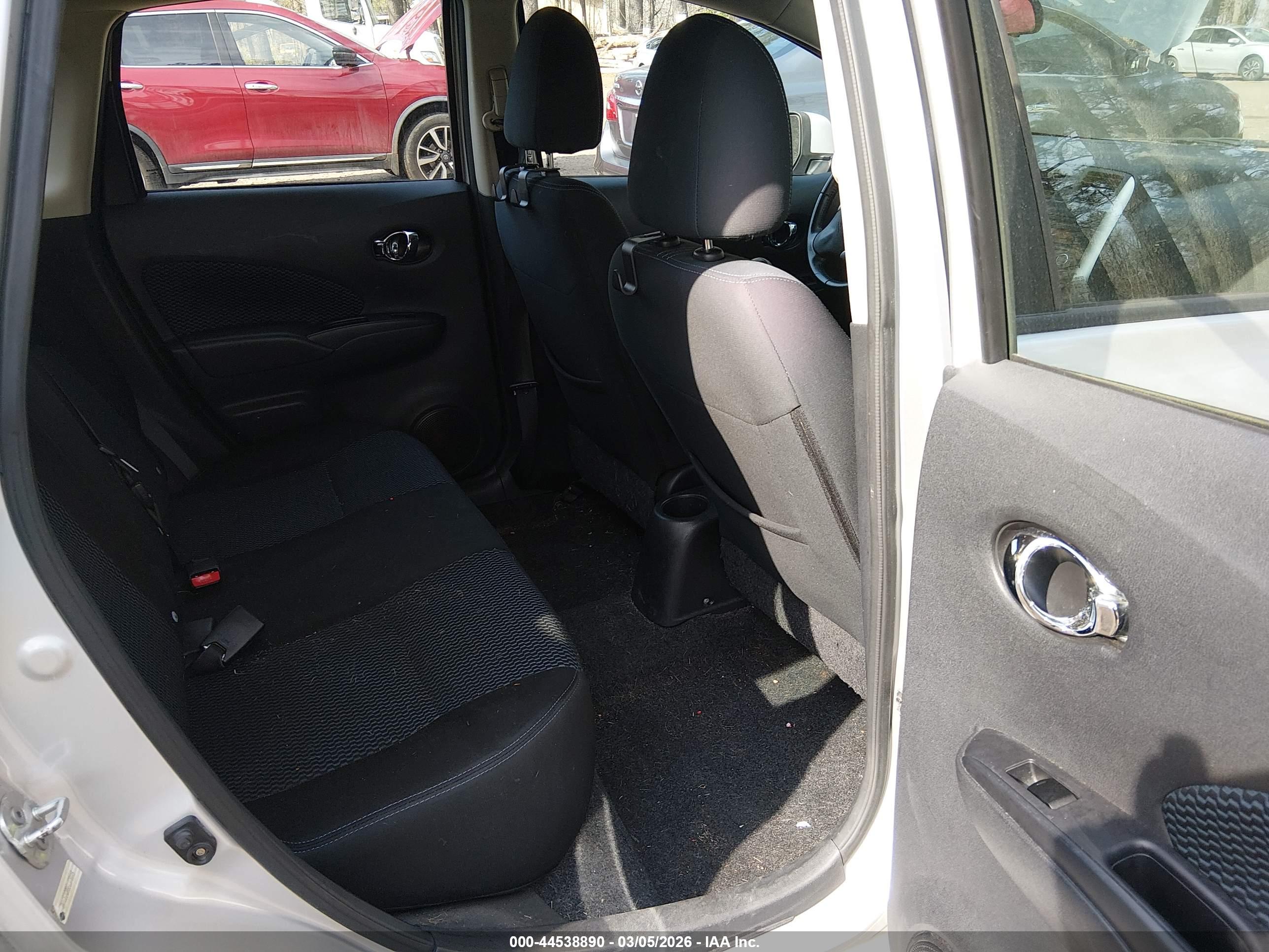 NISSAN VERSA image 8