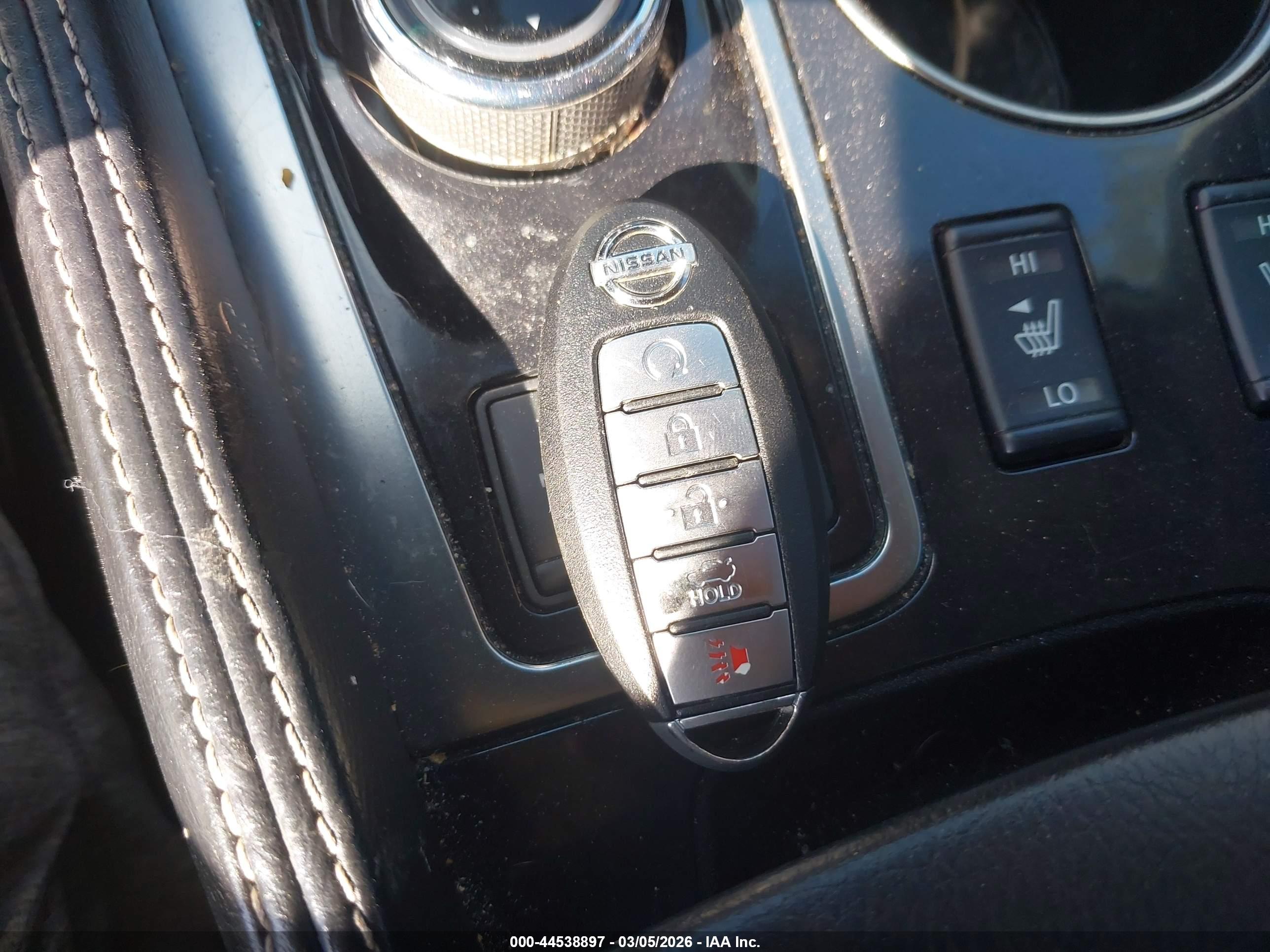 NISSAN MAXIMA image 11