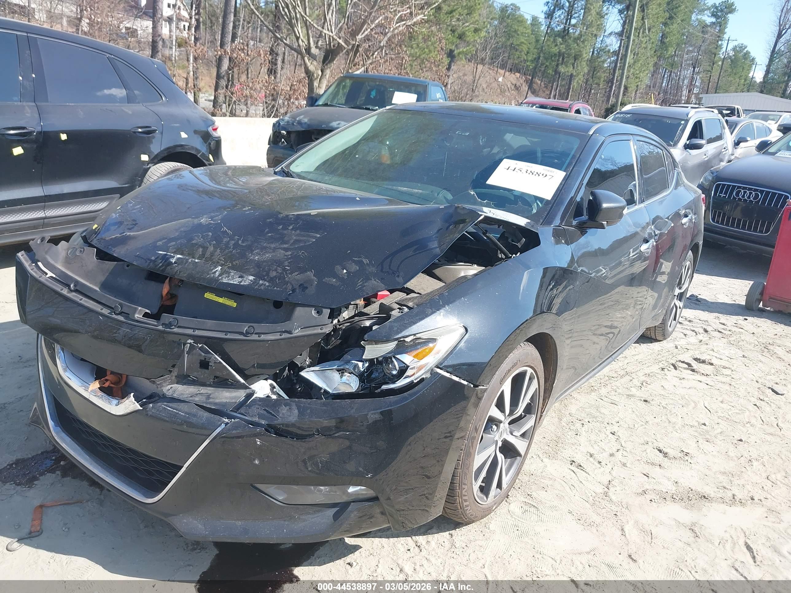NISSAN MAXIMA image 2