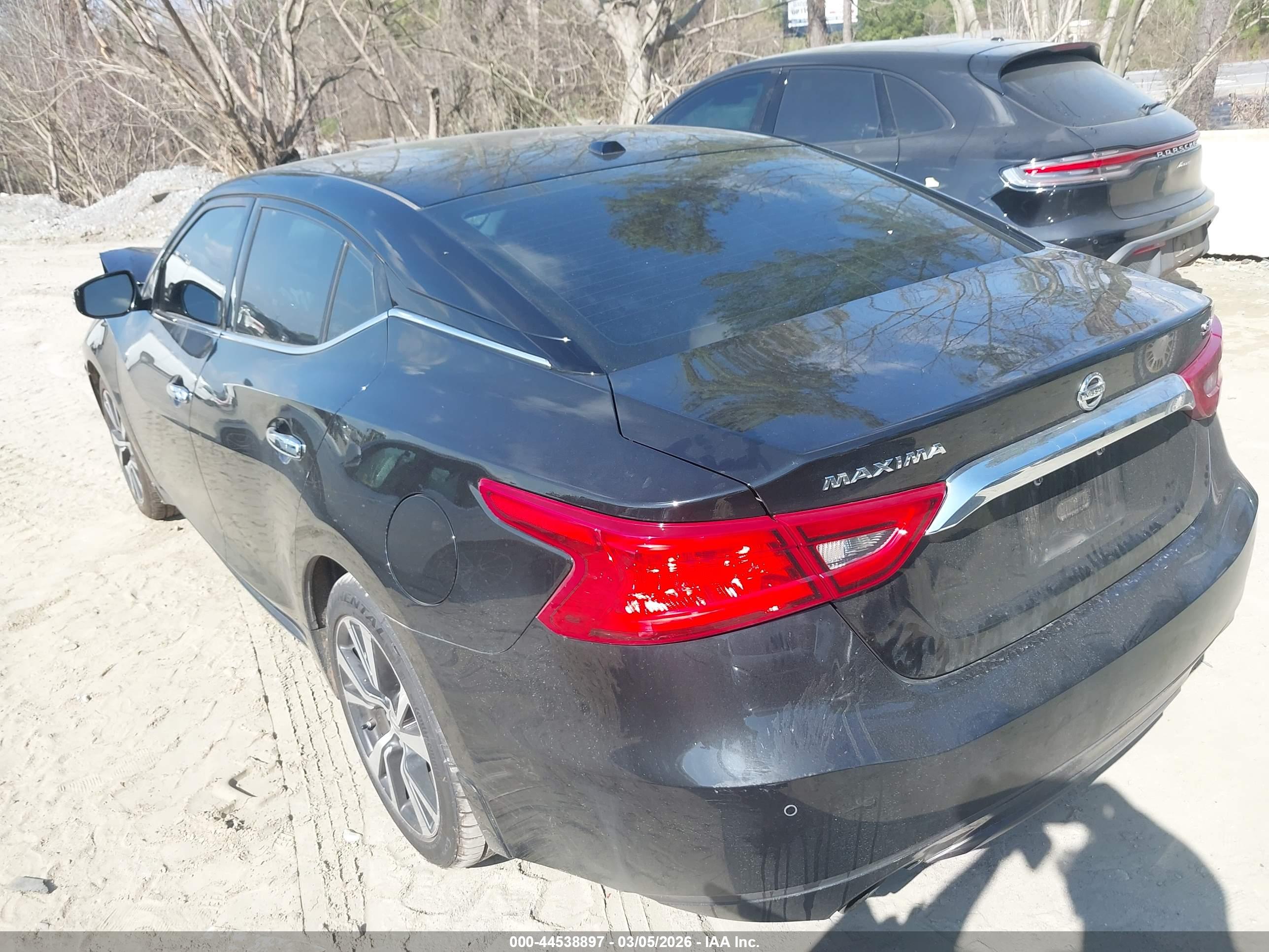 NISSAN MAXIMA image 3