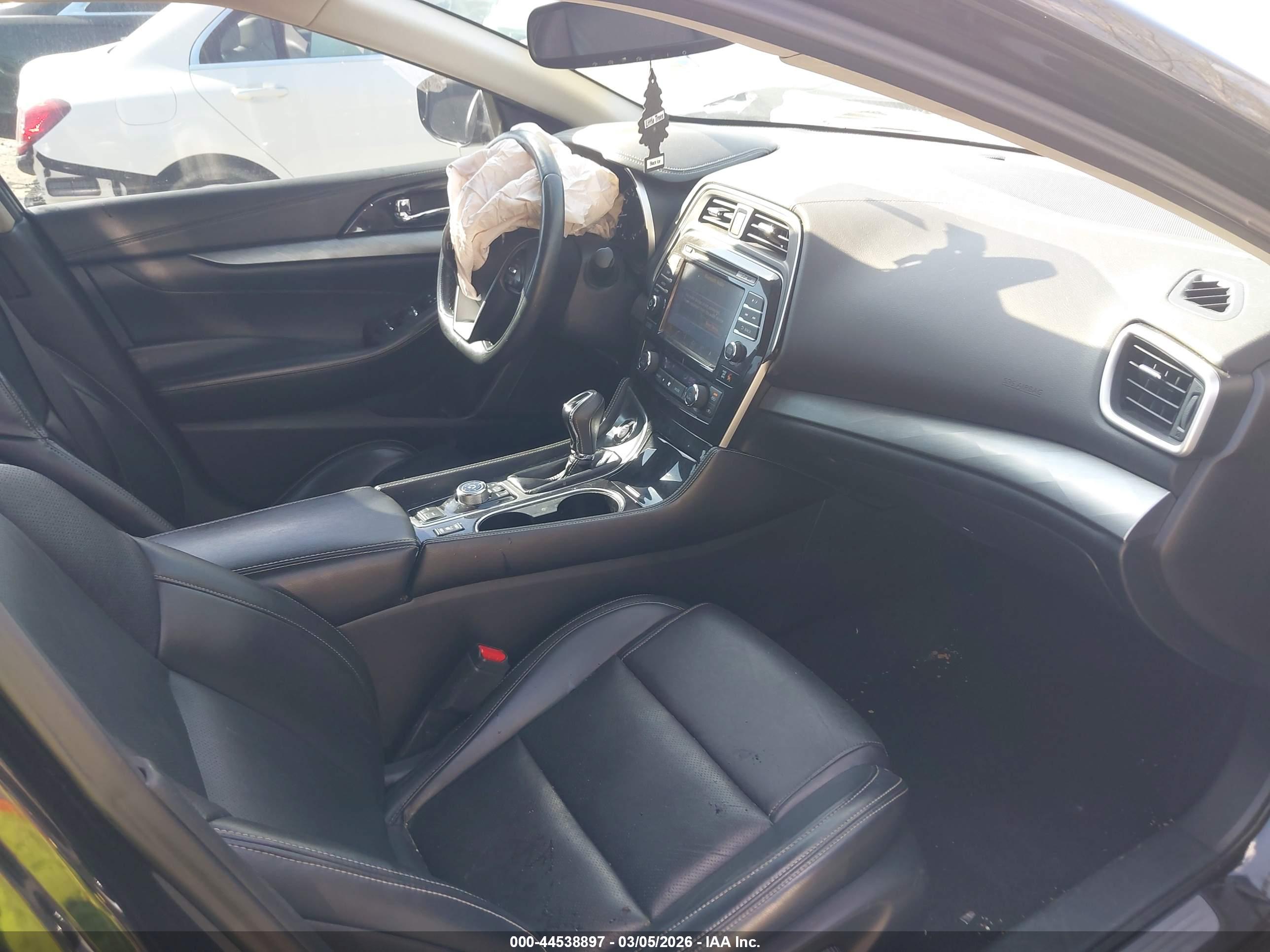 NISSAN MAXIMA image 5