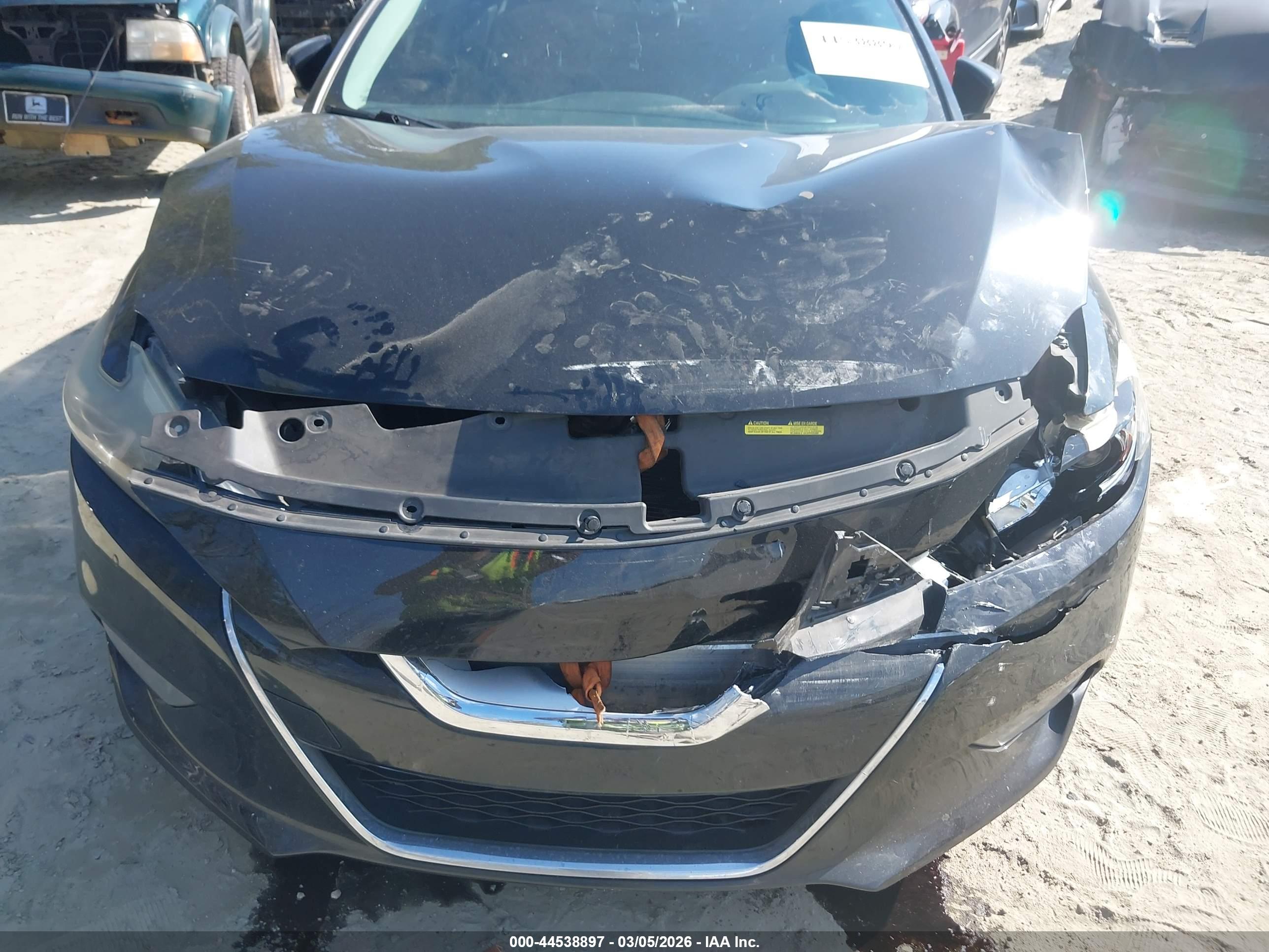 NISSAN MAXIMA image 6