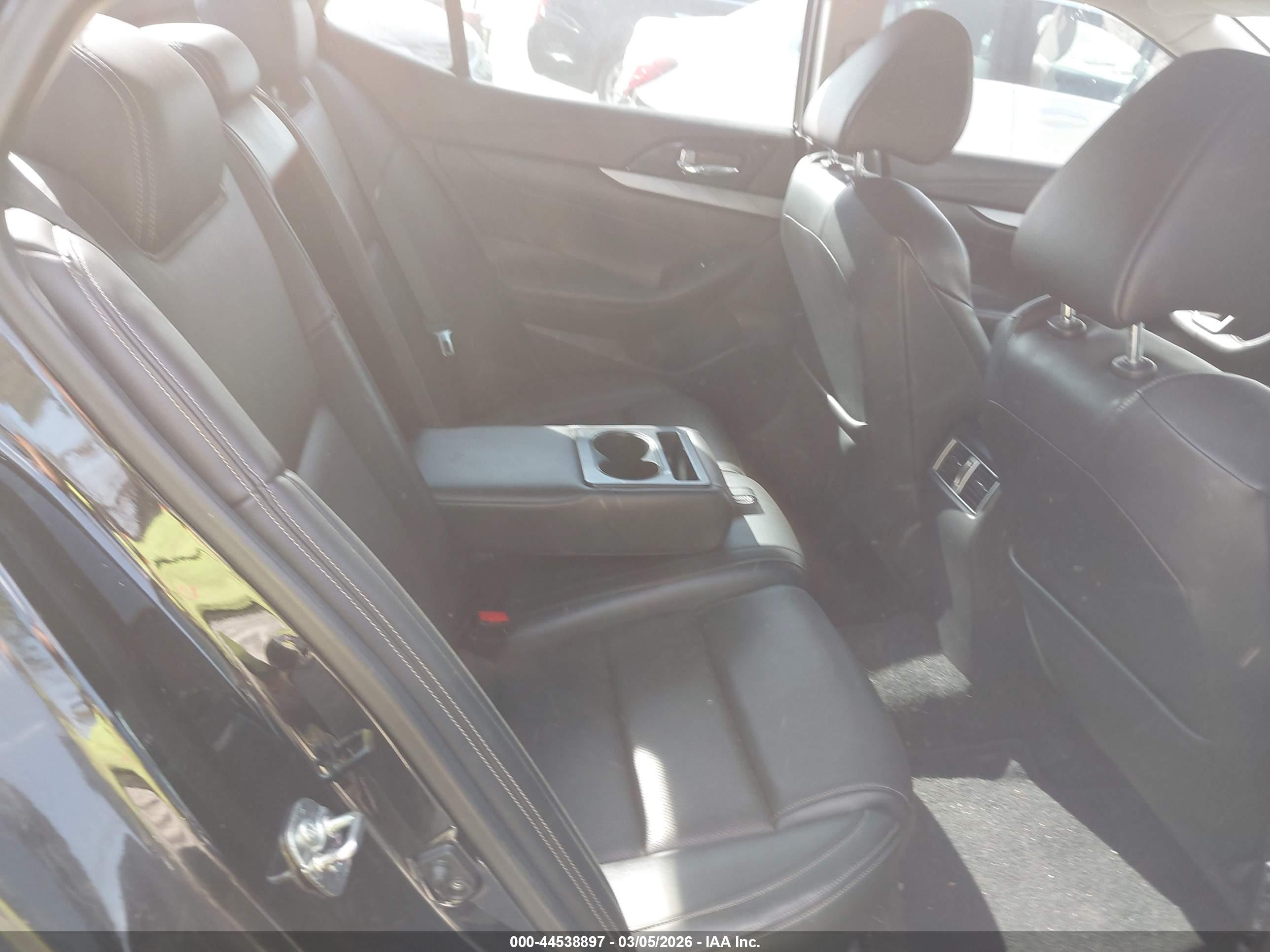 NISSAN MAXIMA image 8