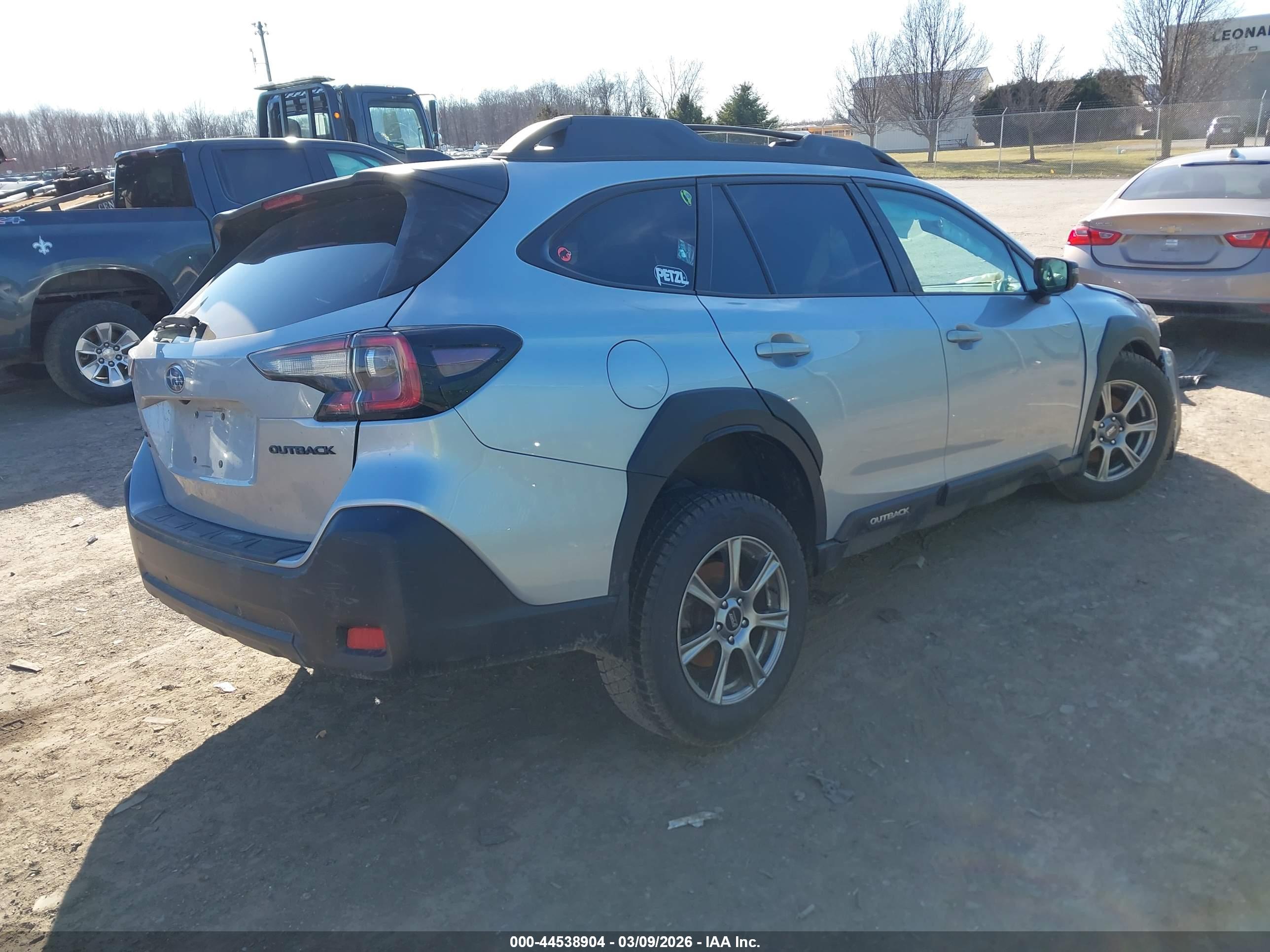 SUBARU OUTBACK image 4