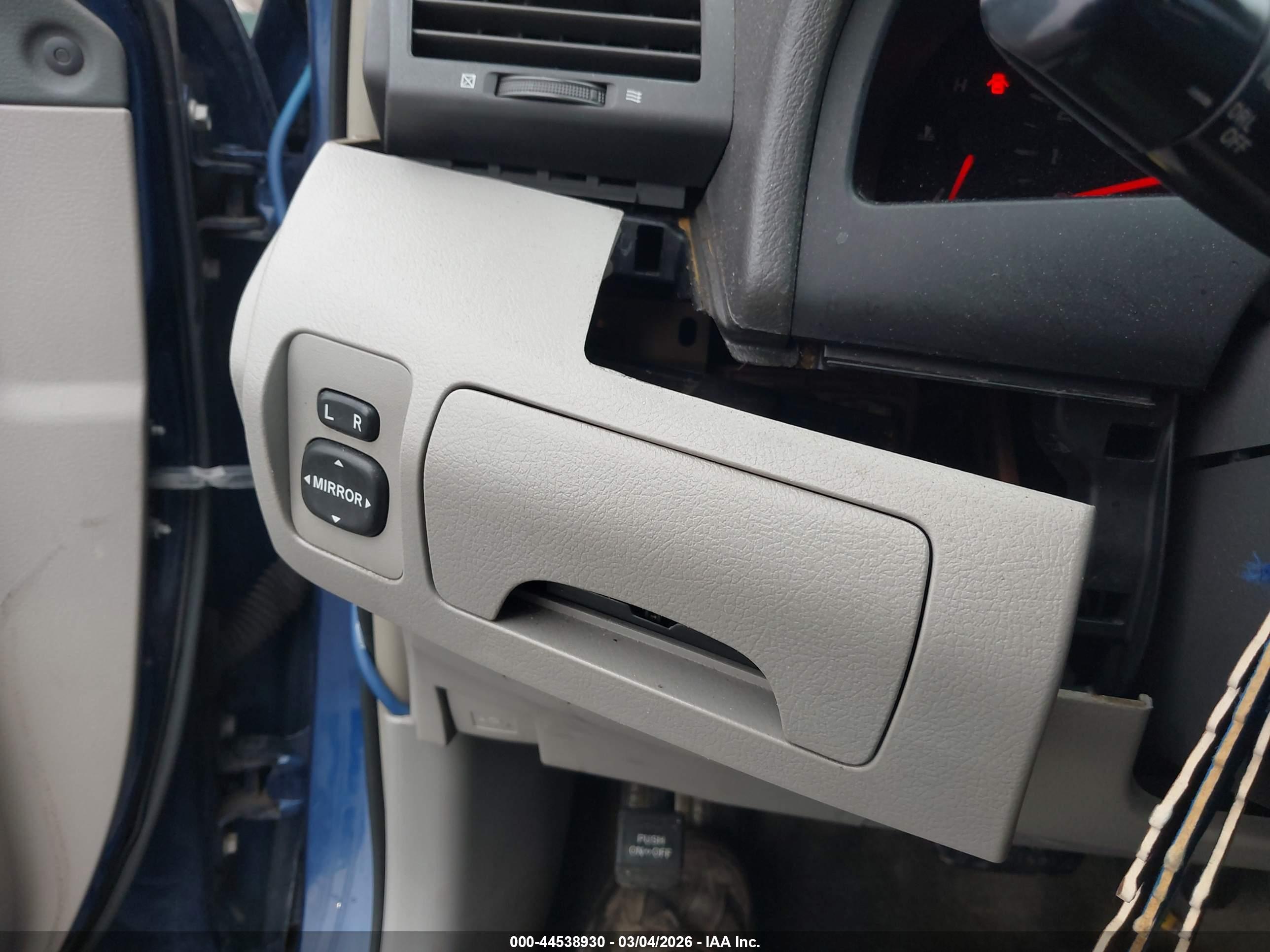 TOYOTA CAMRY image 6