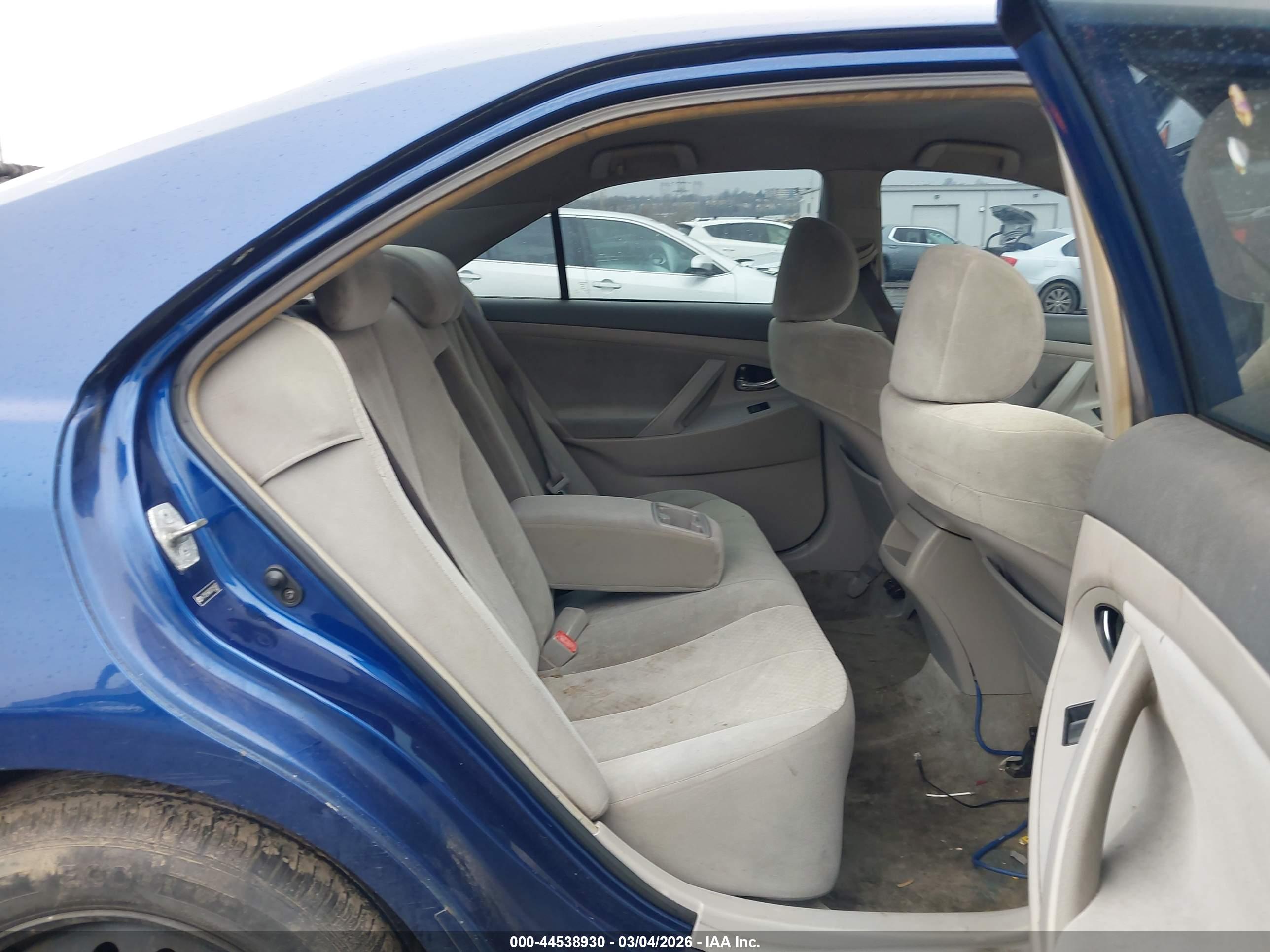 TOYOTA CAMRY image 8
