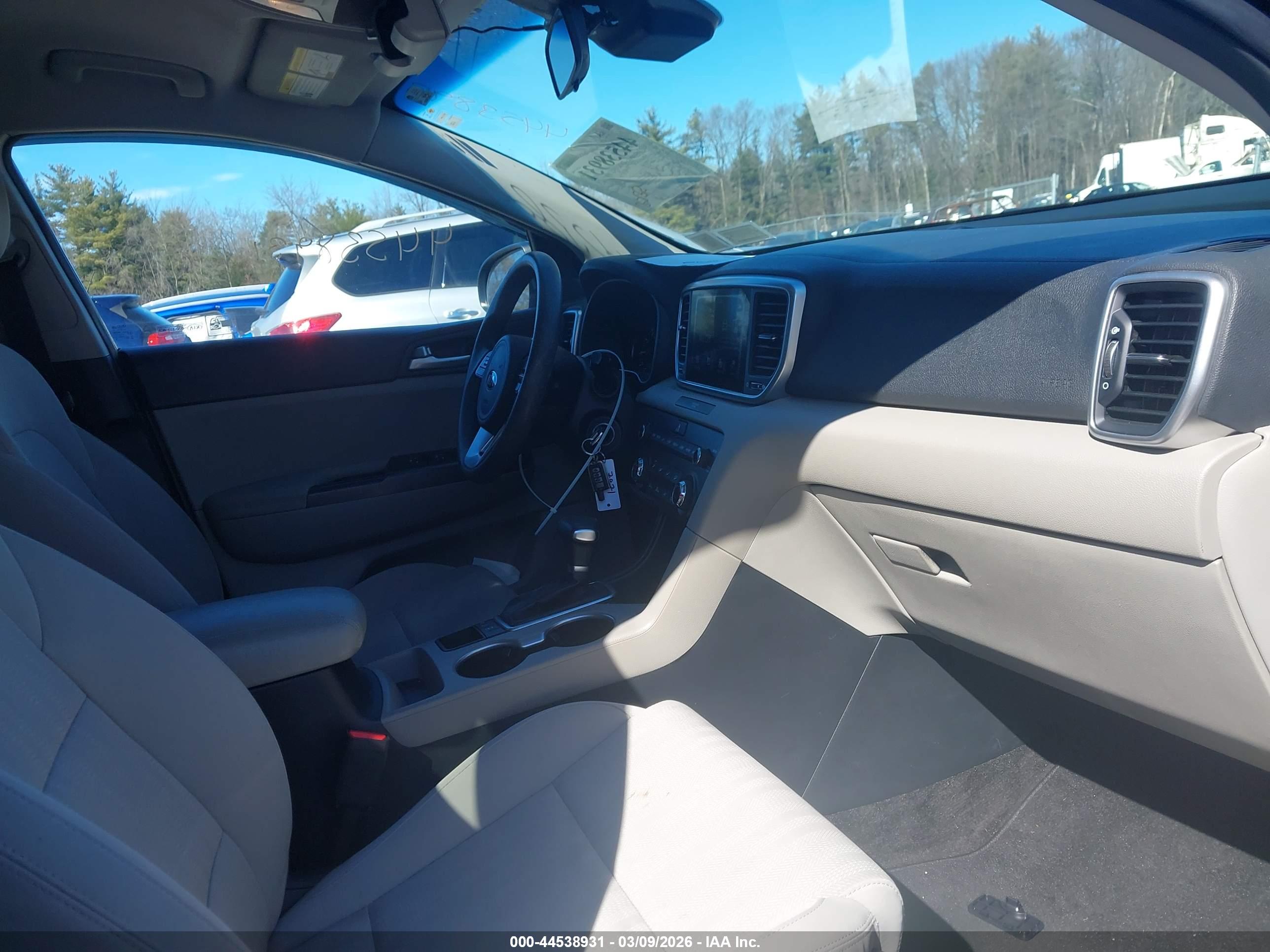 KIA SPORTAGE image 5
