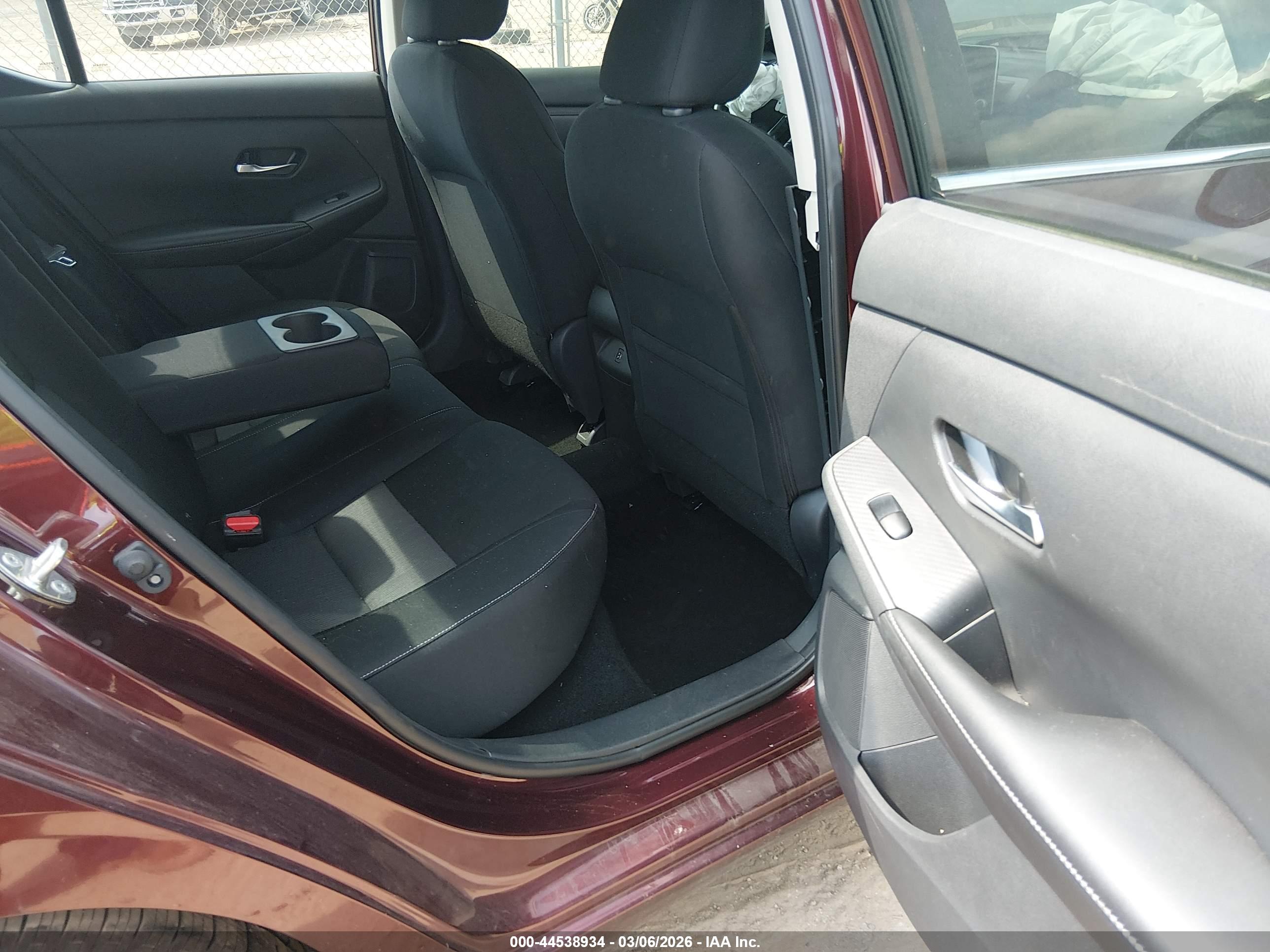 NISSAN SENTRA image 8