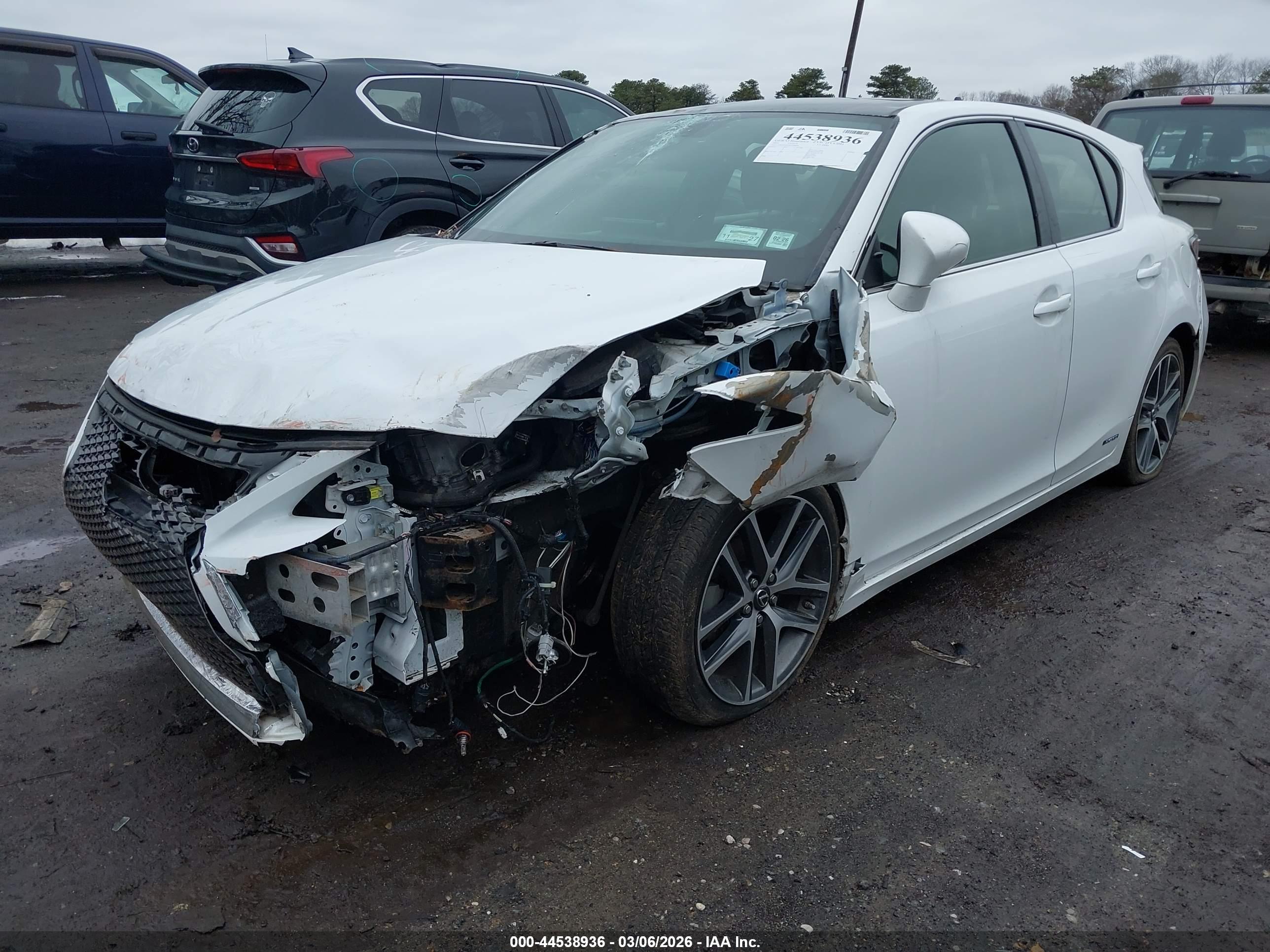 LEXUS CT image 2