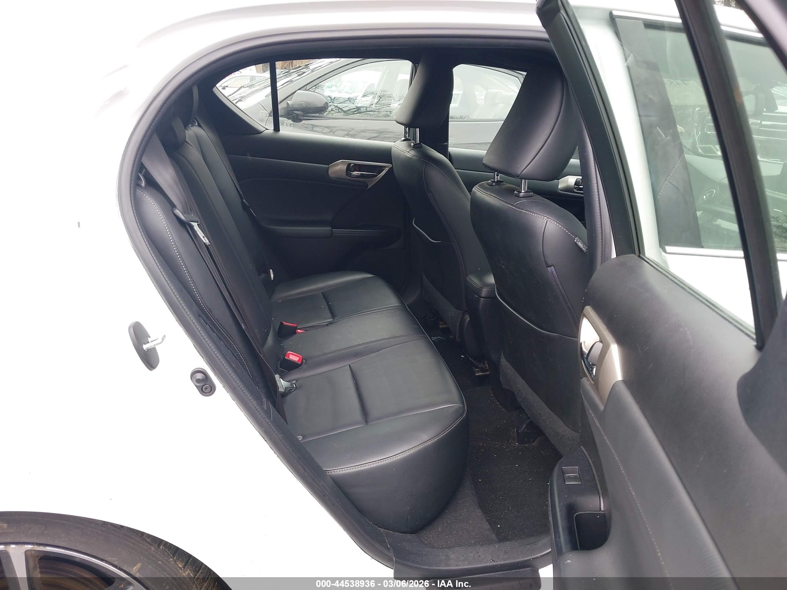 LEXUS CT image 8