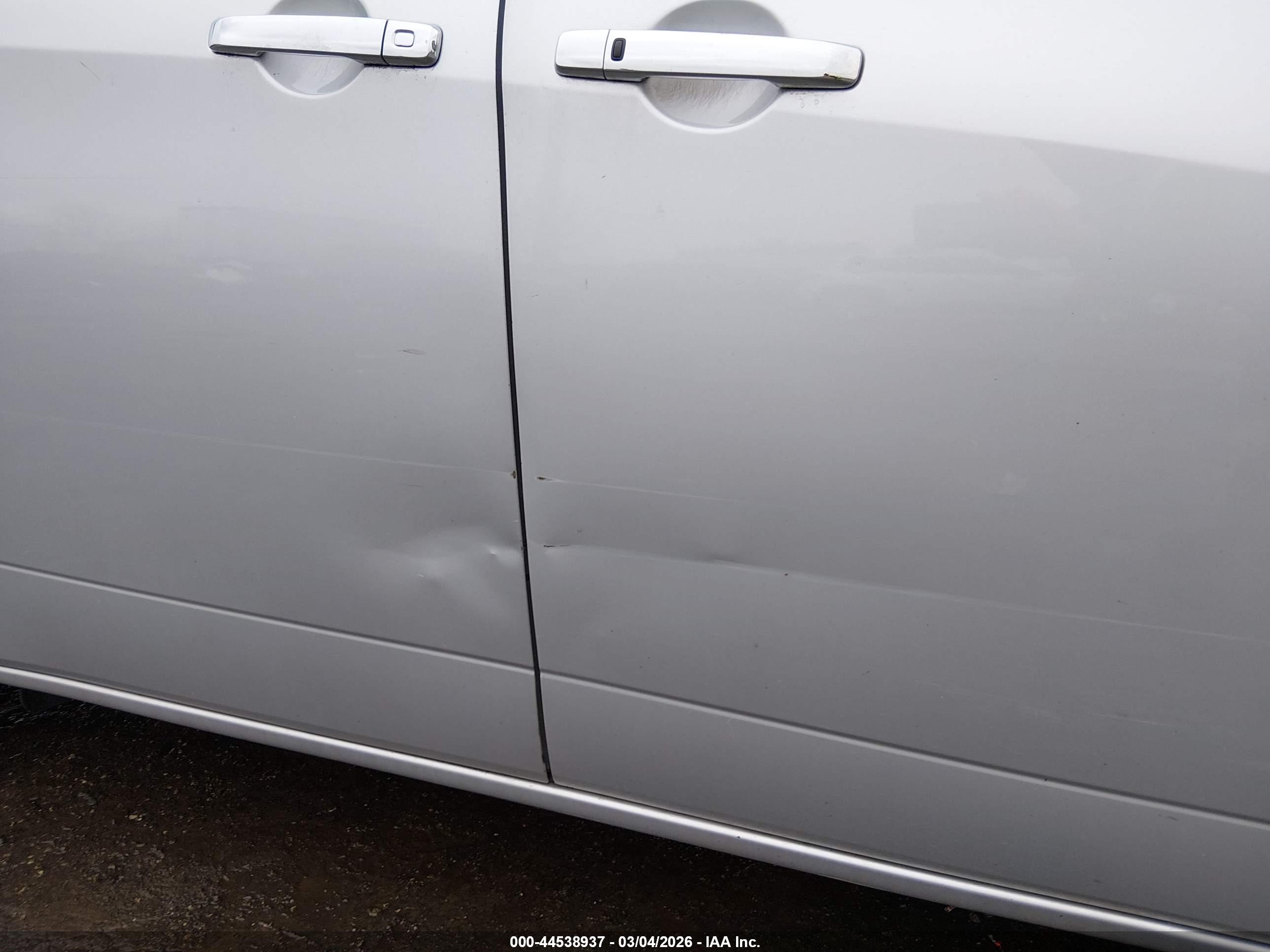 NISSAN QUEST image 6