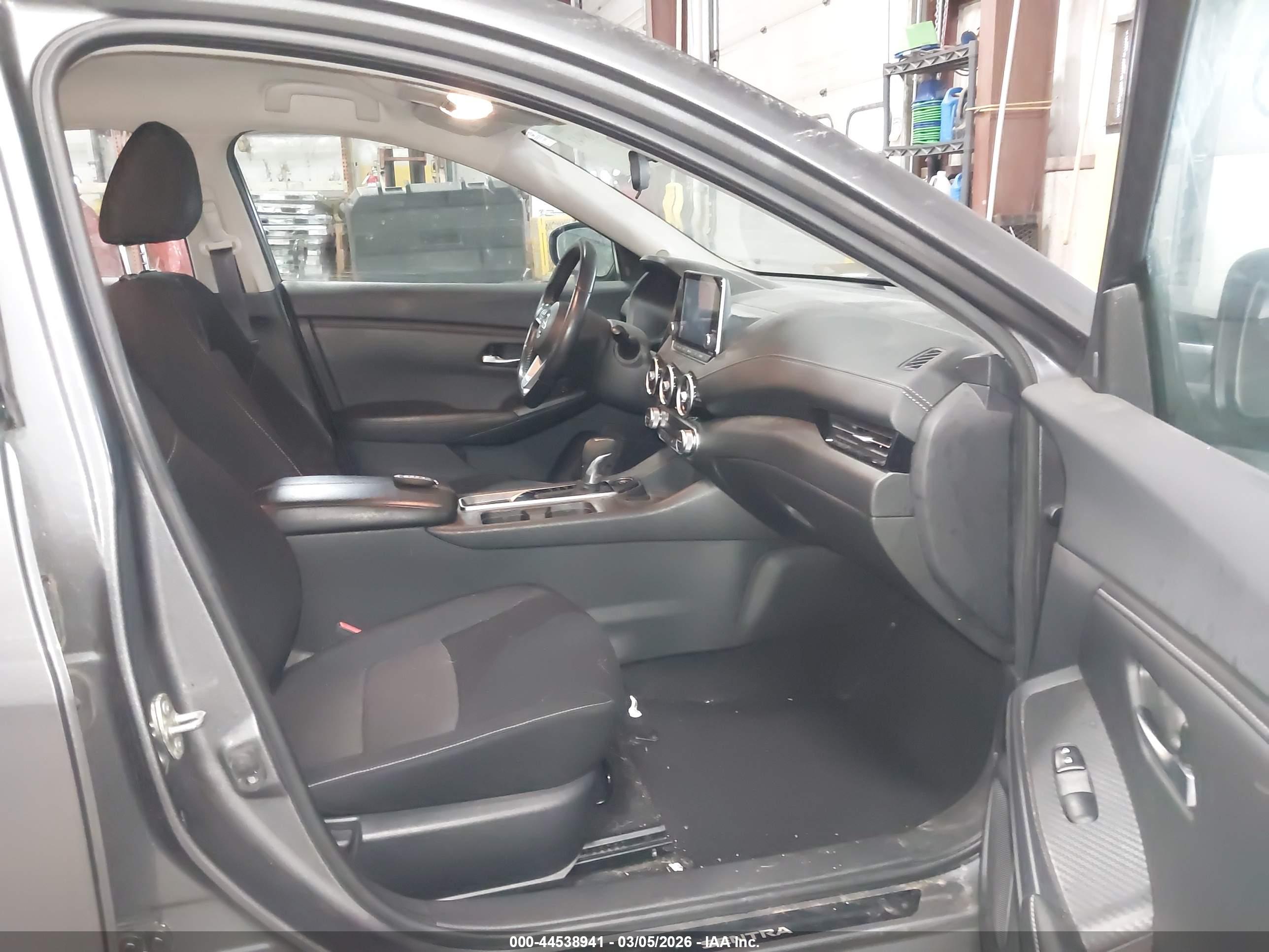 NISSAN SENTRA image 5