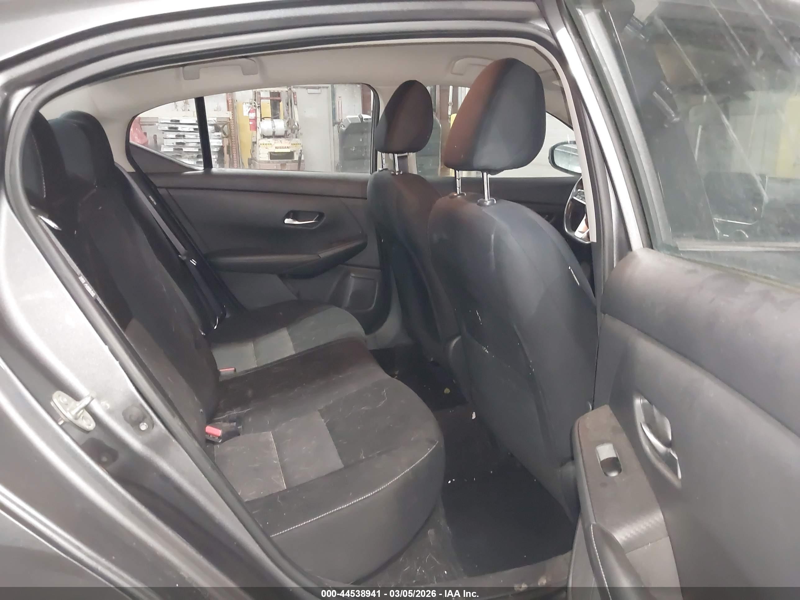 NISSAN SENTRA image 8
