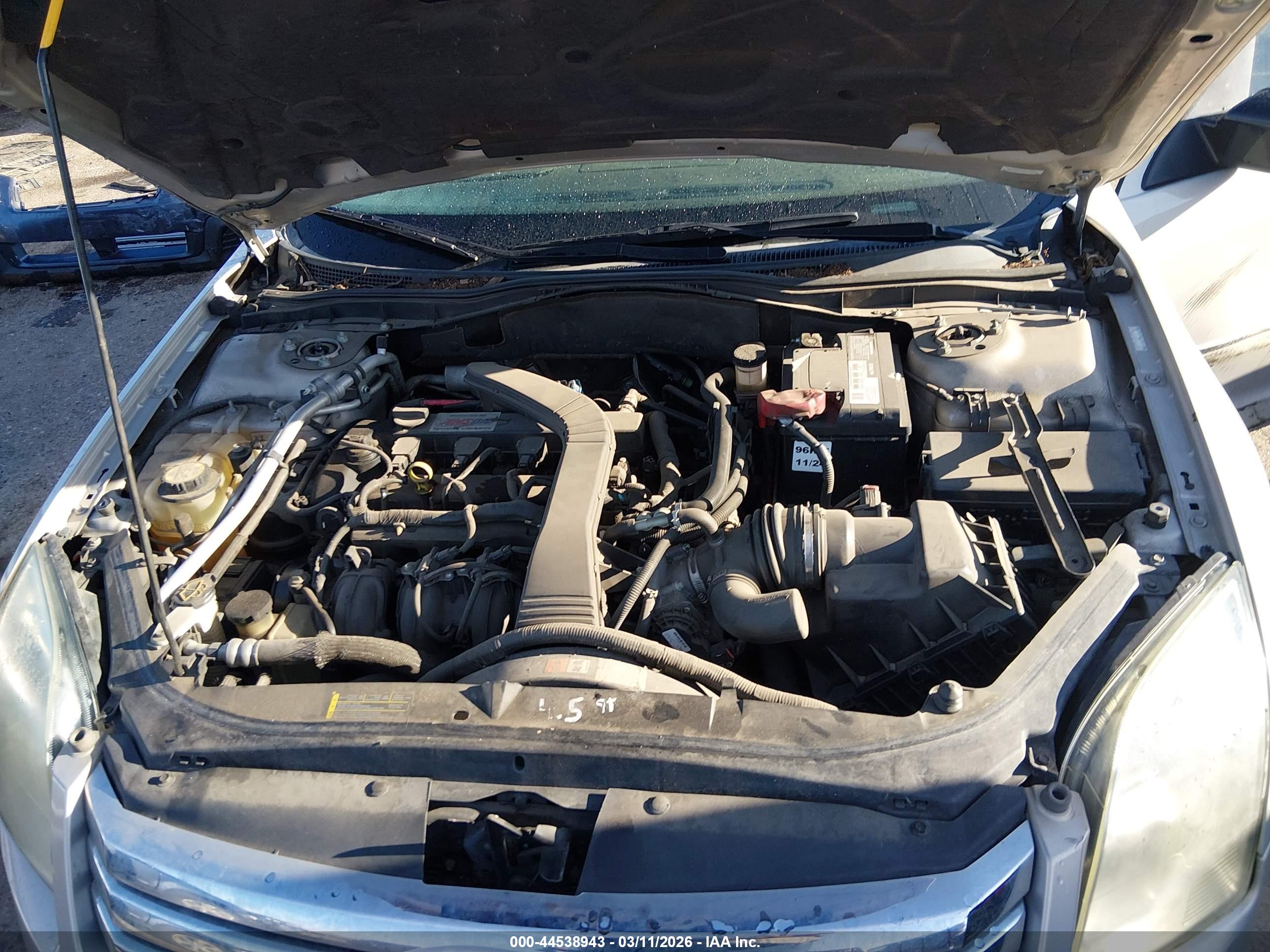 FORD FUSION image 10