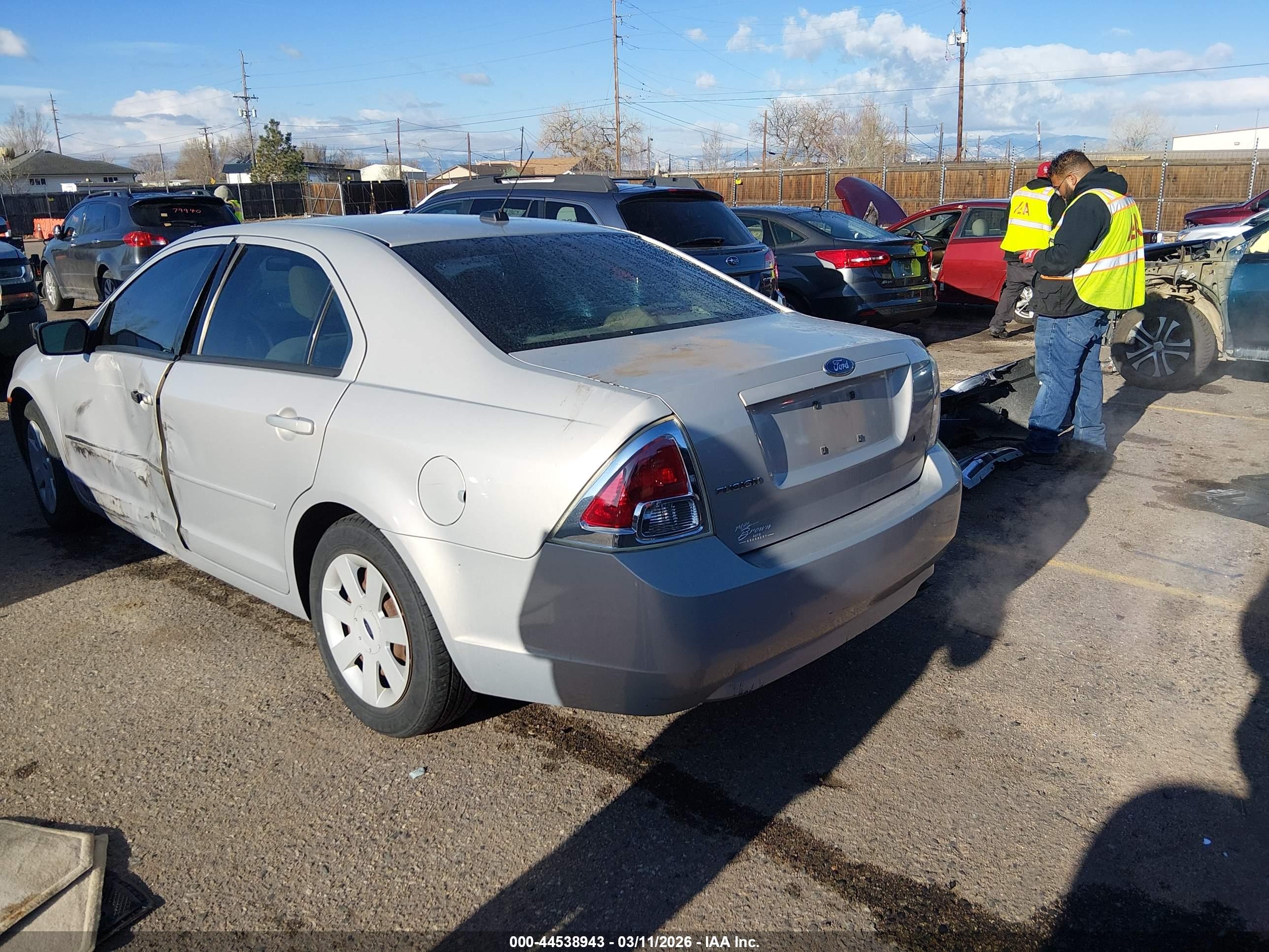 FORD FUSION image 3