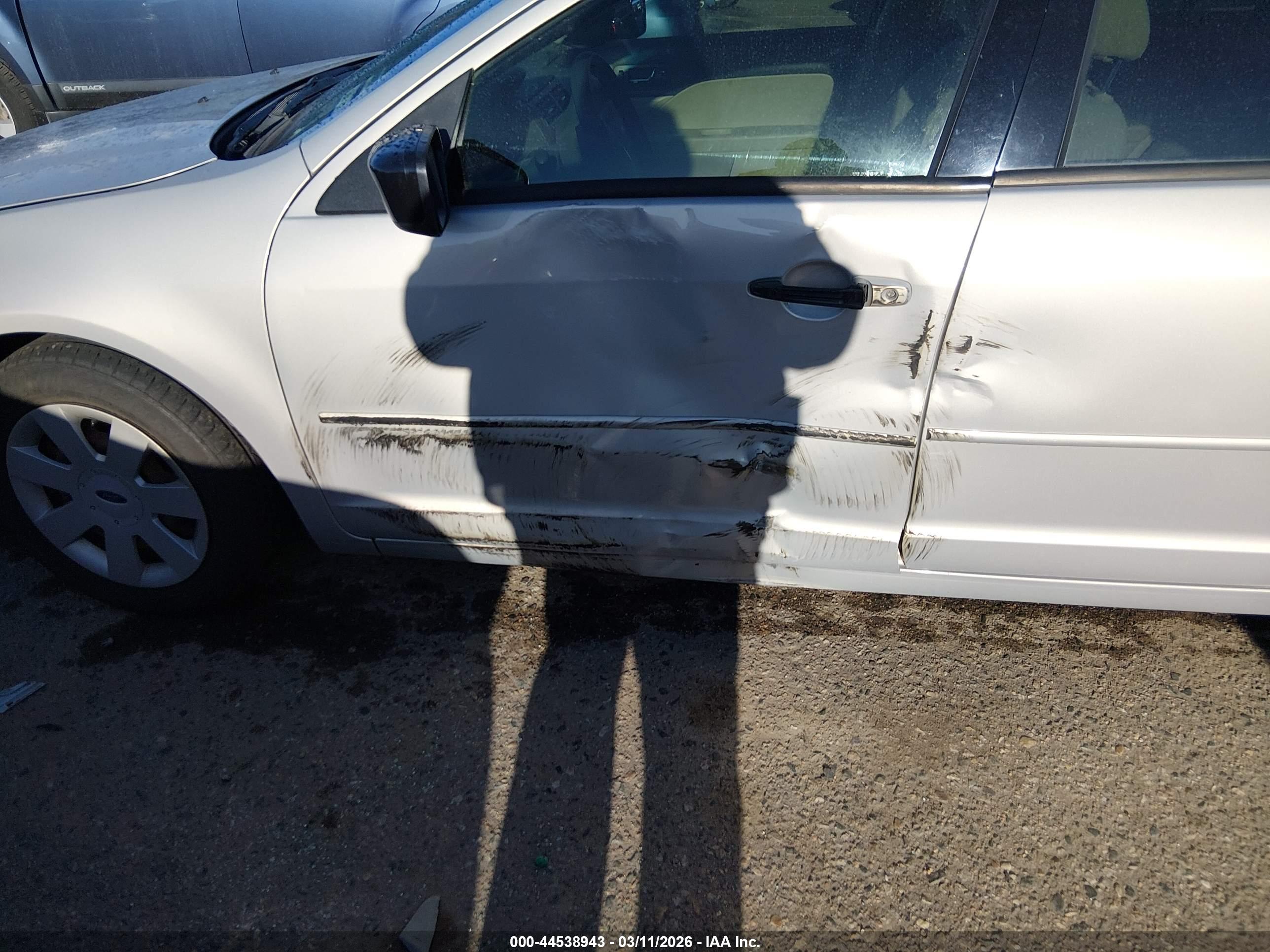 FORD FUSION image 6