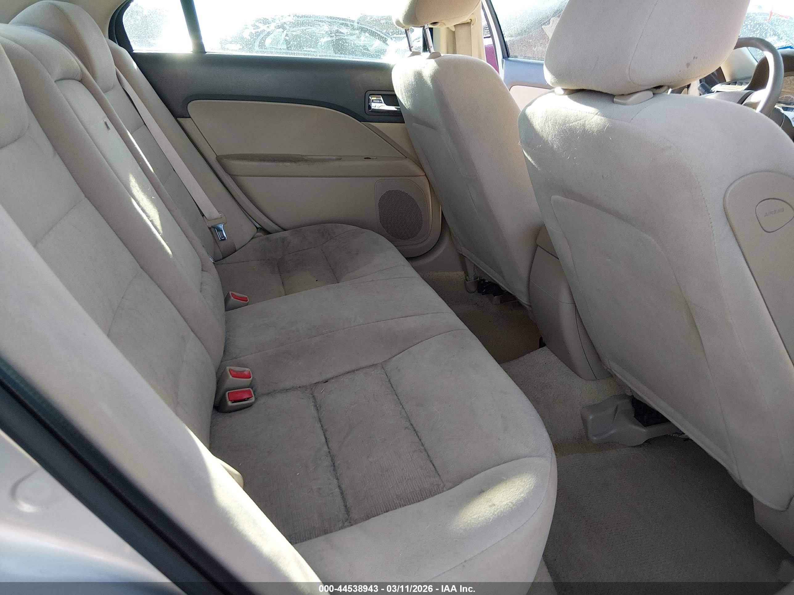 FORD FUSION image 8
