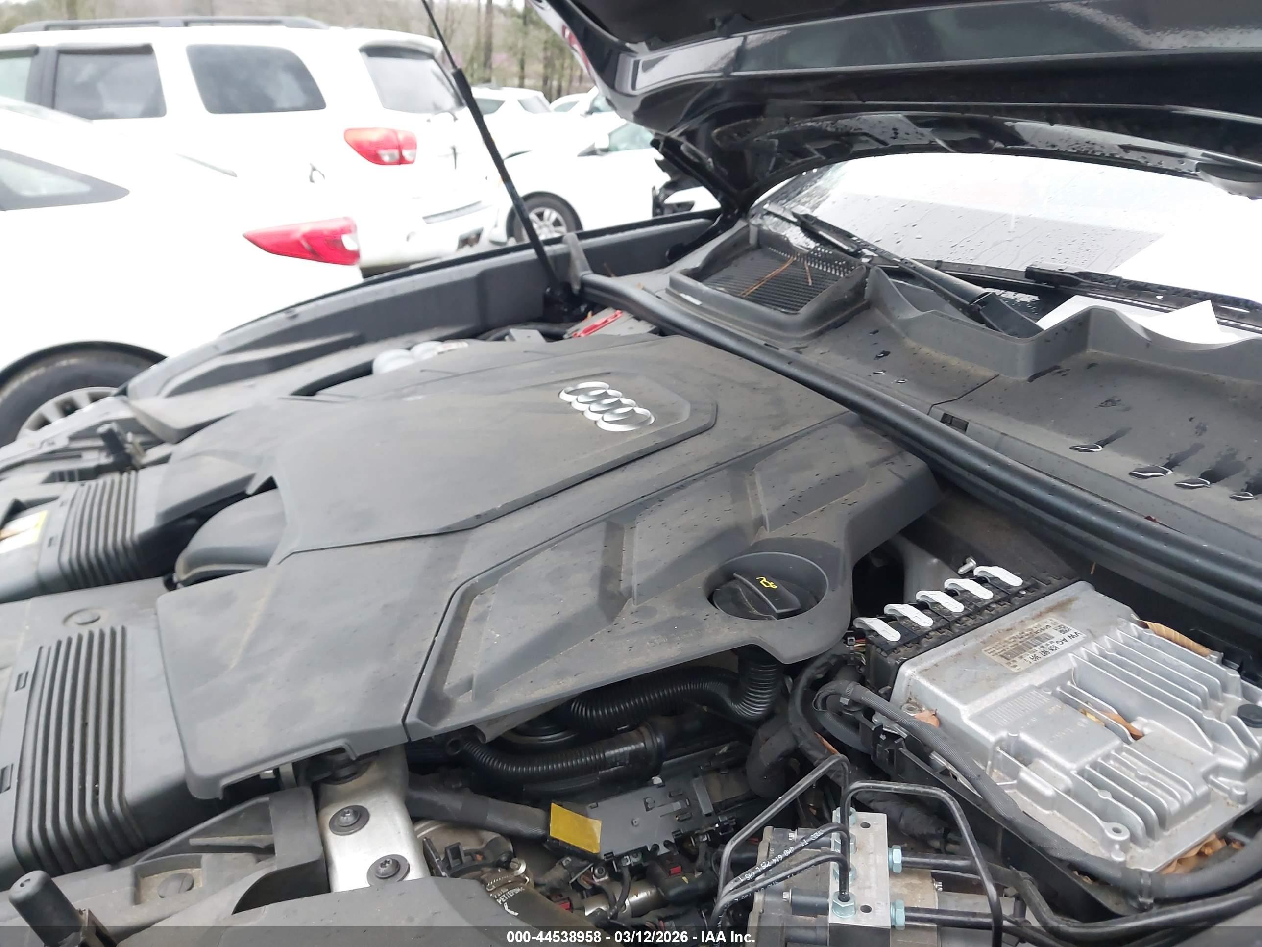 AUDI Q8 image 10