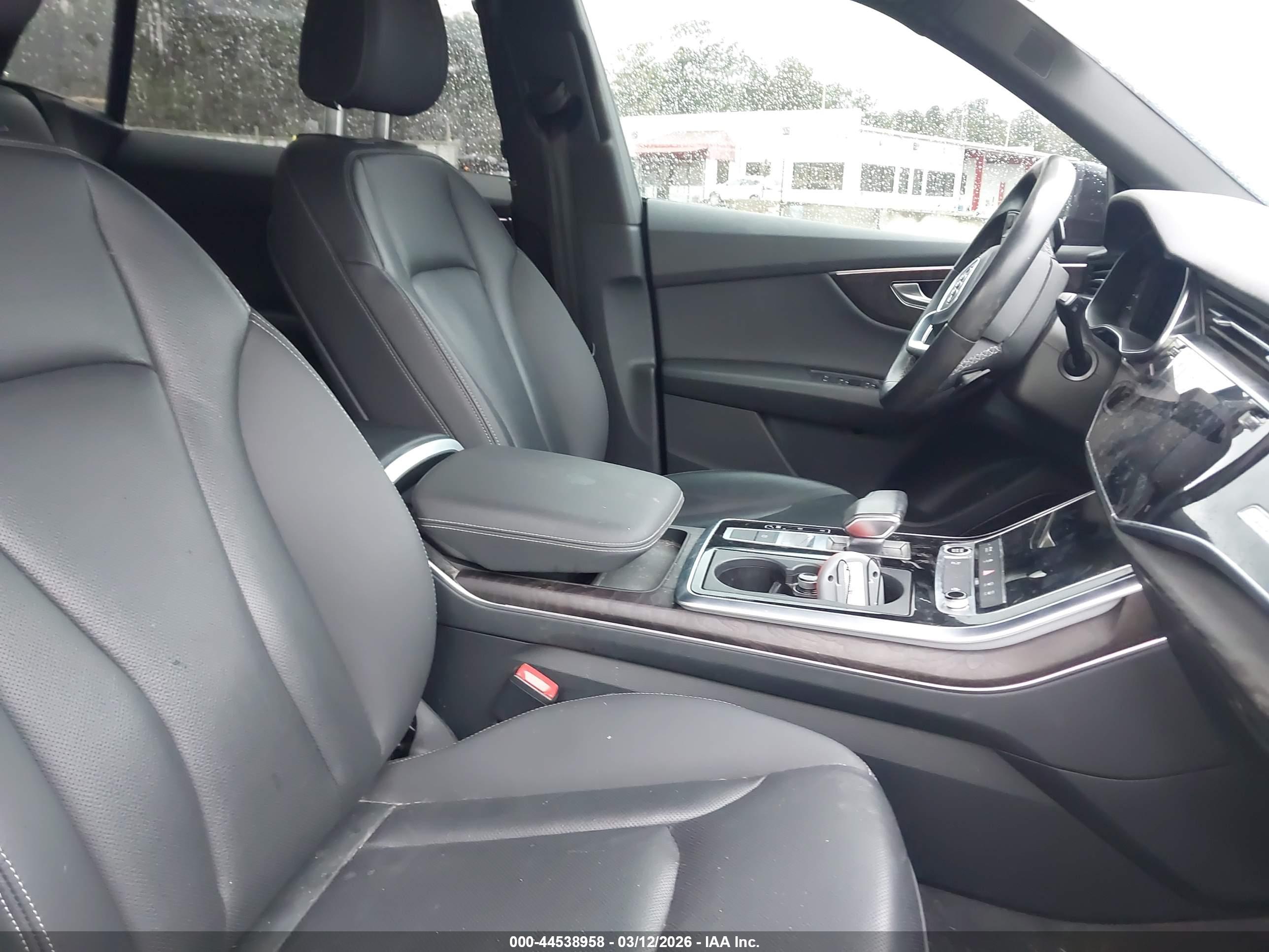 AUDI Q8 image 5