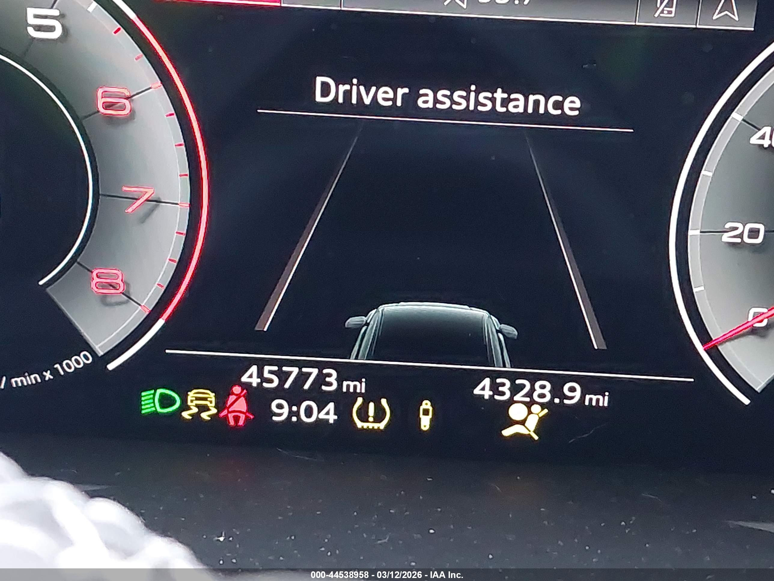 AUDI Q8 image 7