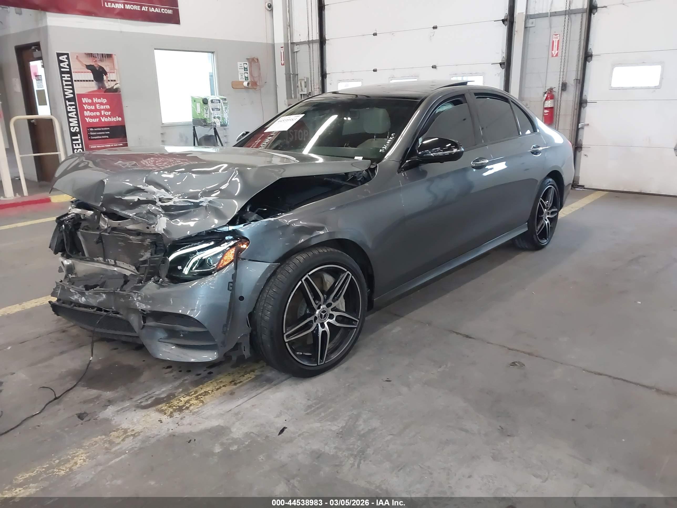MERCEDES-BENZ E image 2