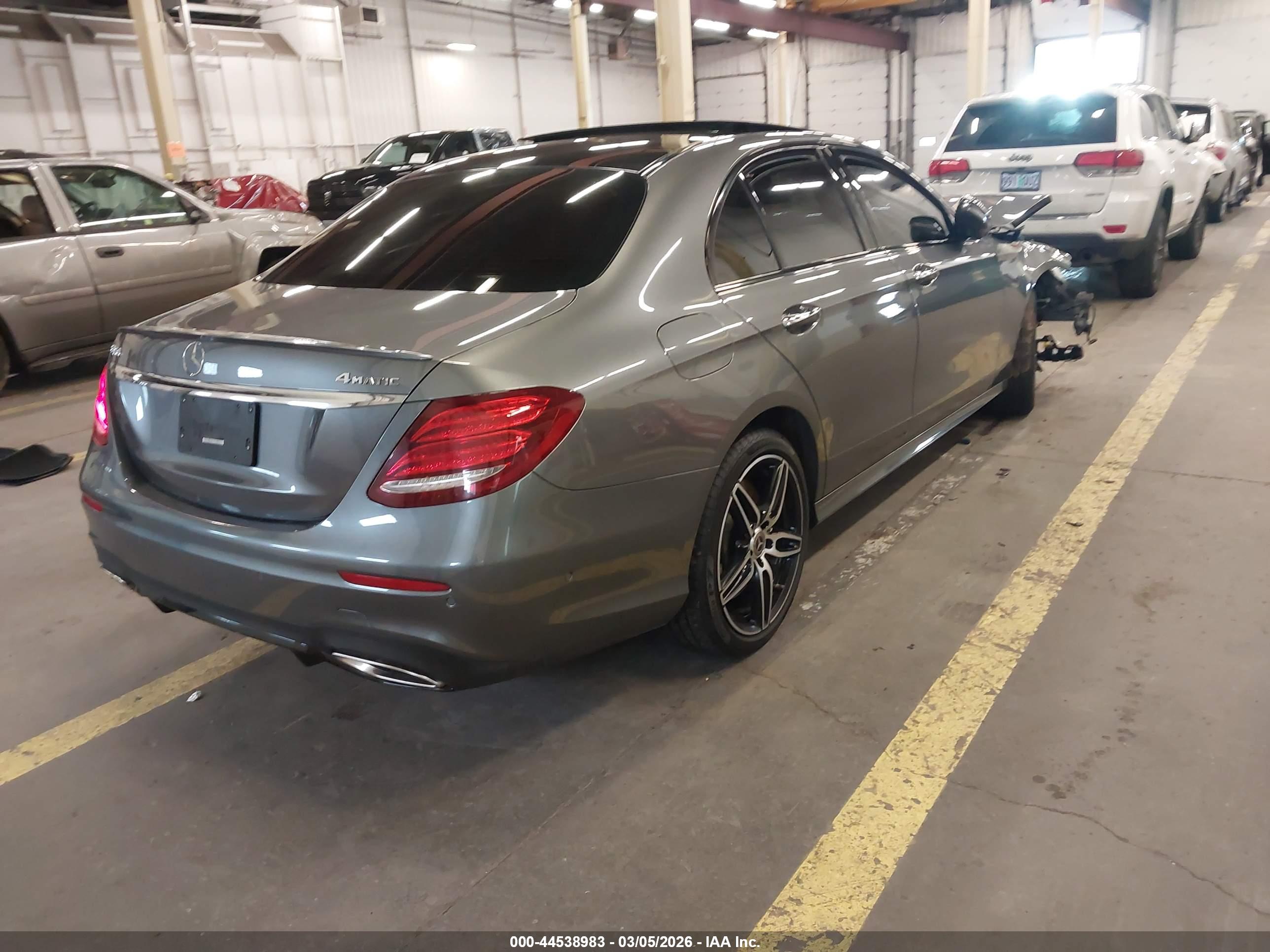 MERCEDES-BENZ E image 4