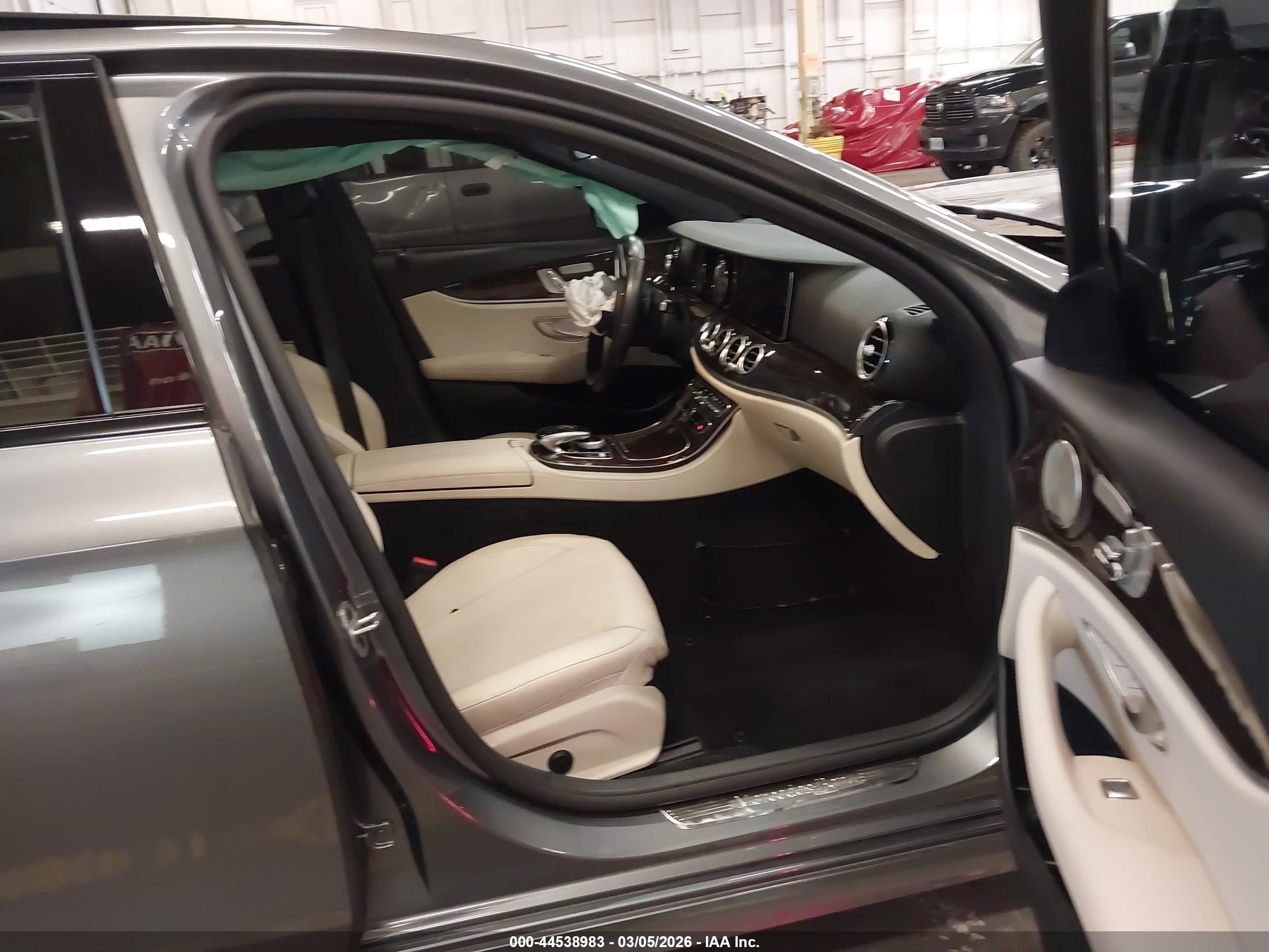 MERCEDES-BENZ E image 5