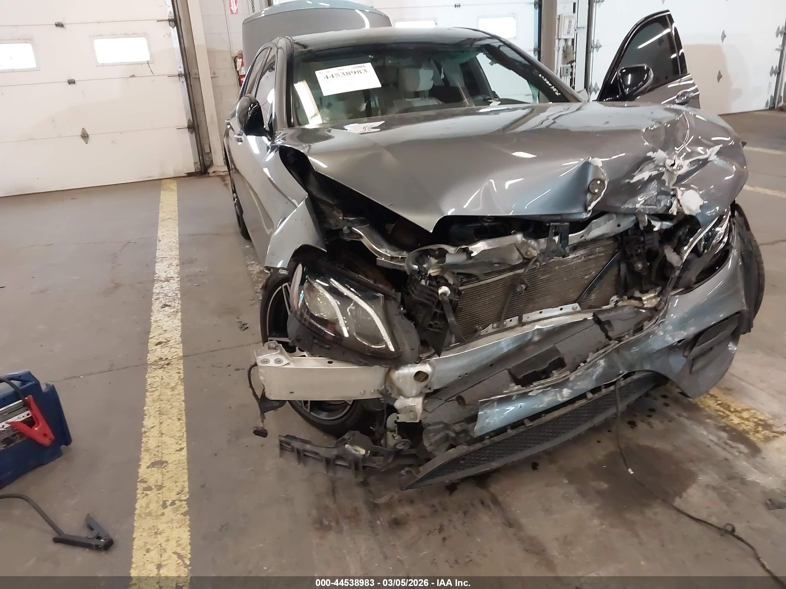 MERCEDES-BENZ E image 6