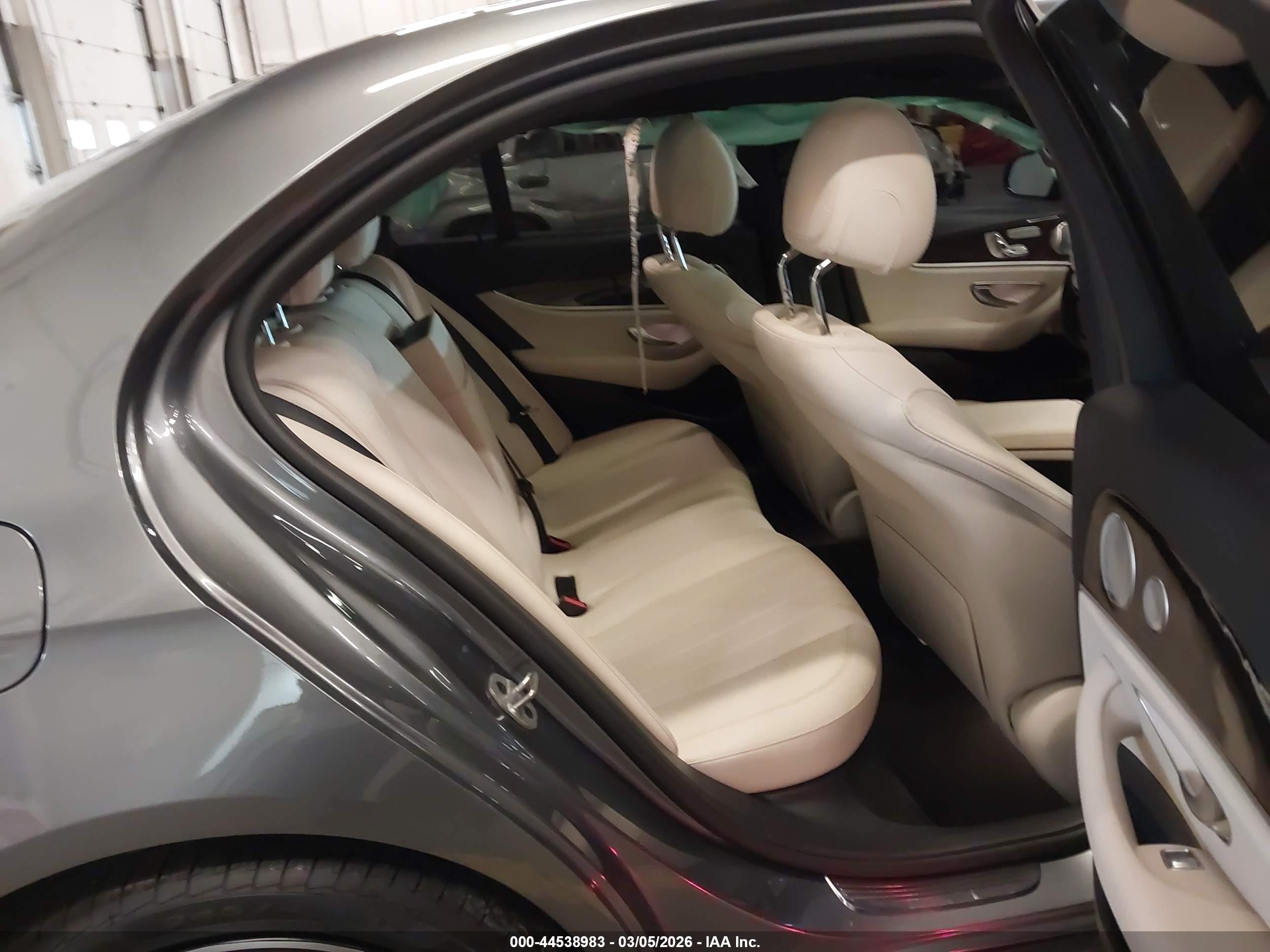 MERCEDES-BENZ E image 8