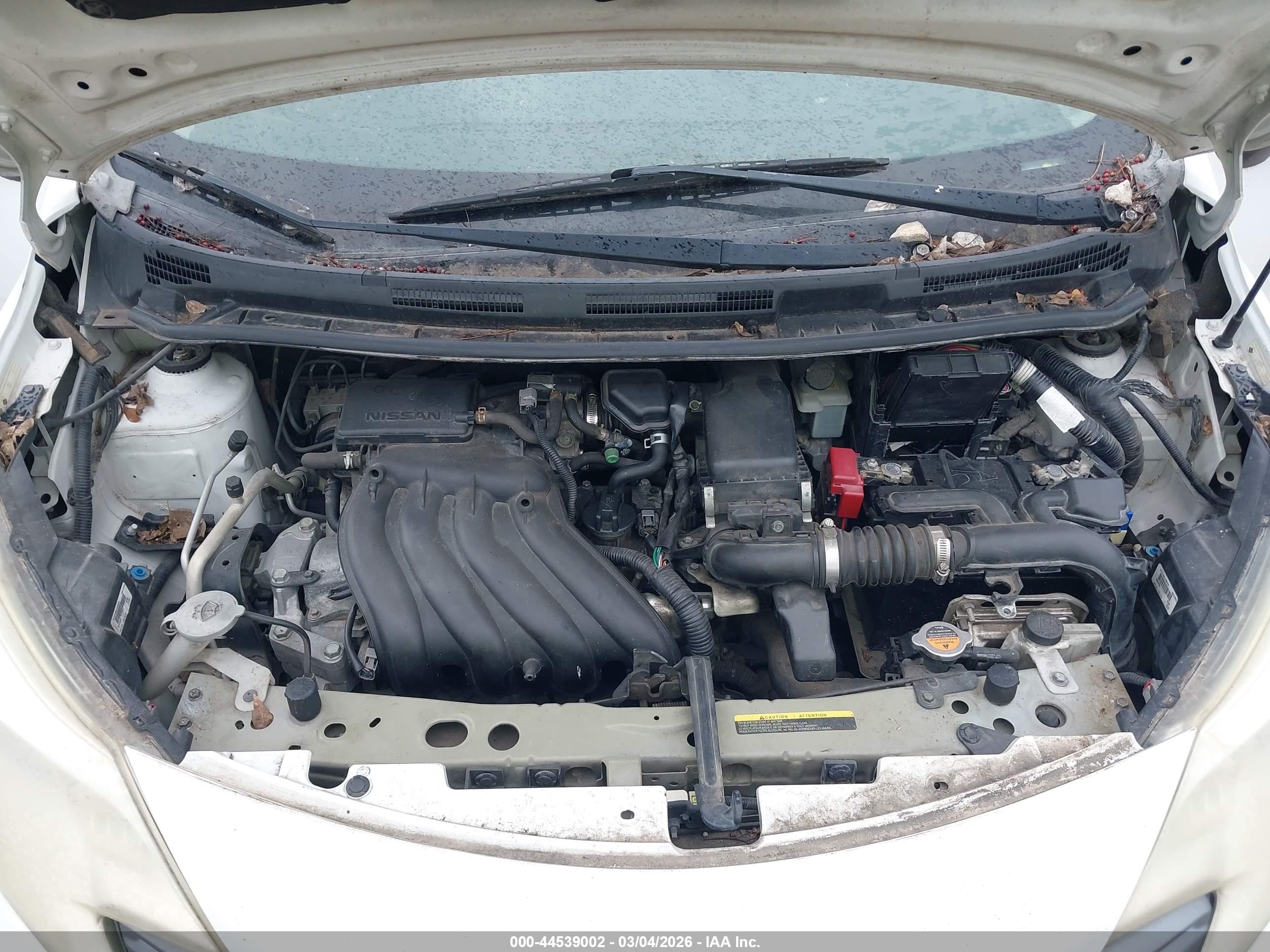 NISSAN VERSA image 10