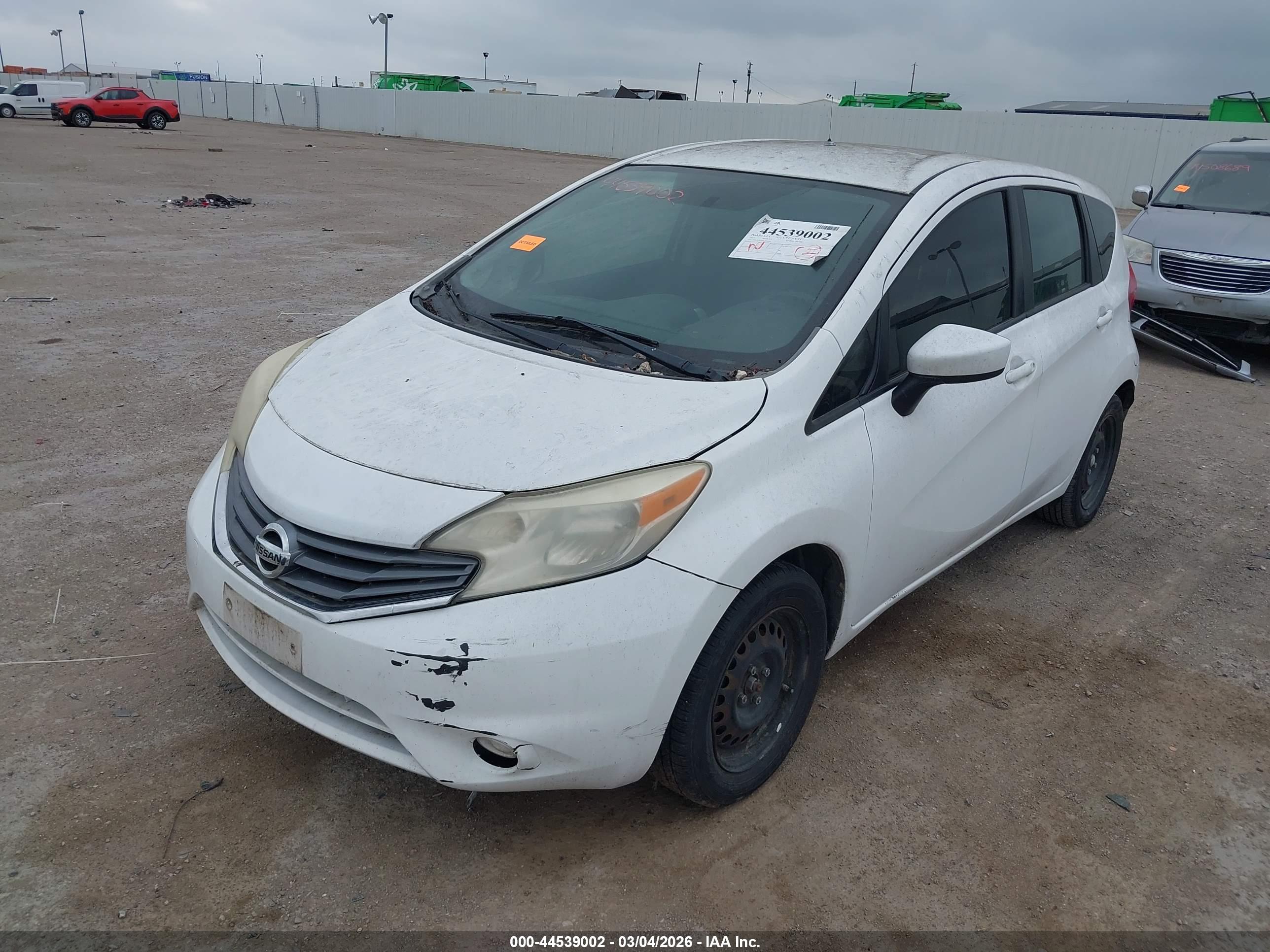 NISSAN VERSA image 2