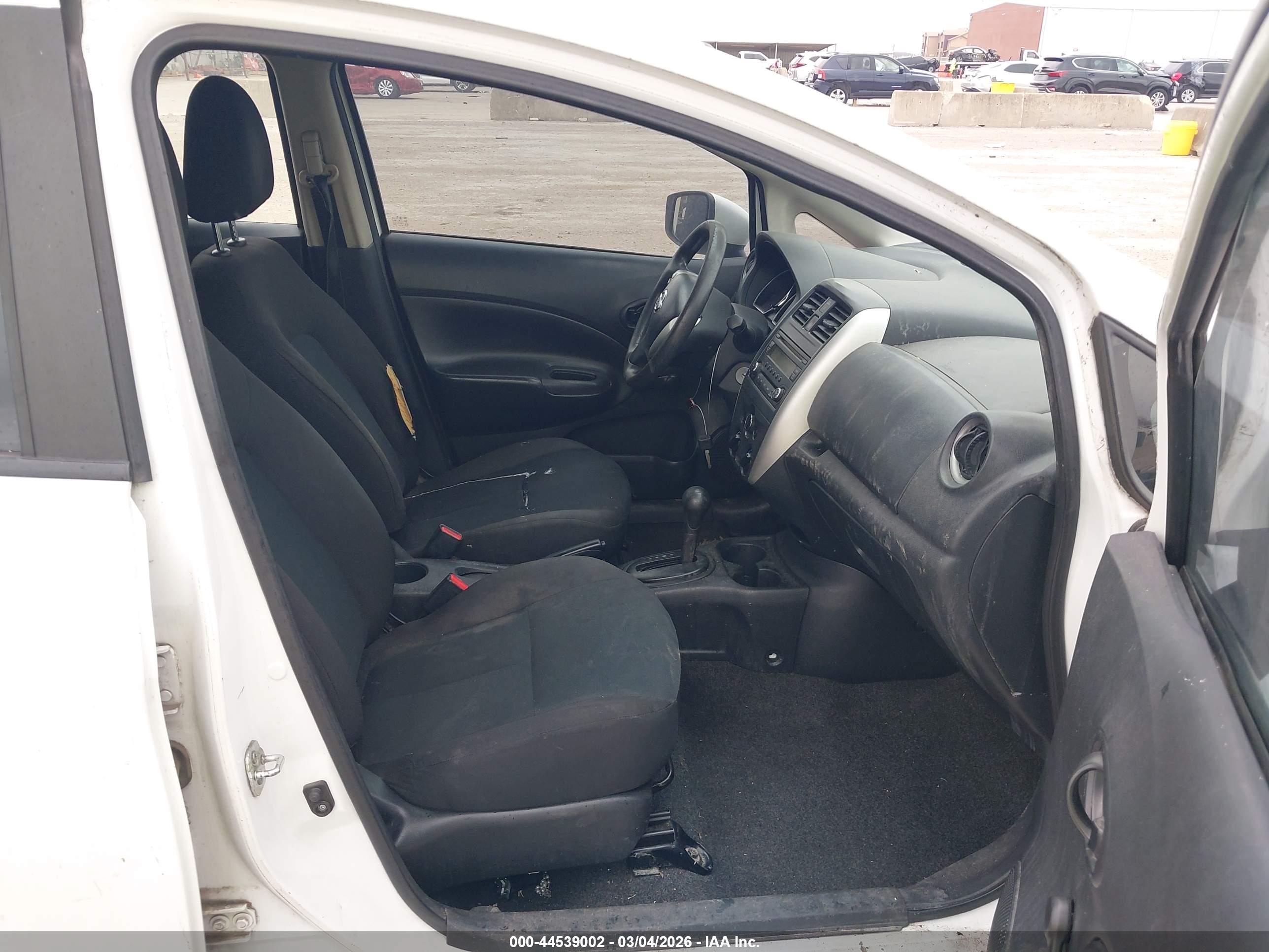 NISSAN VERSA image 5