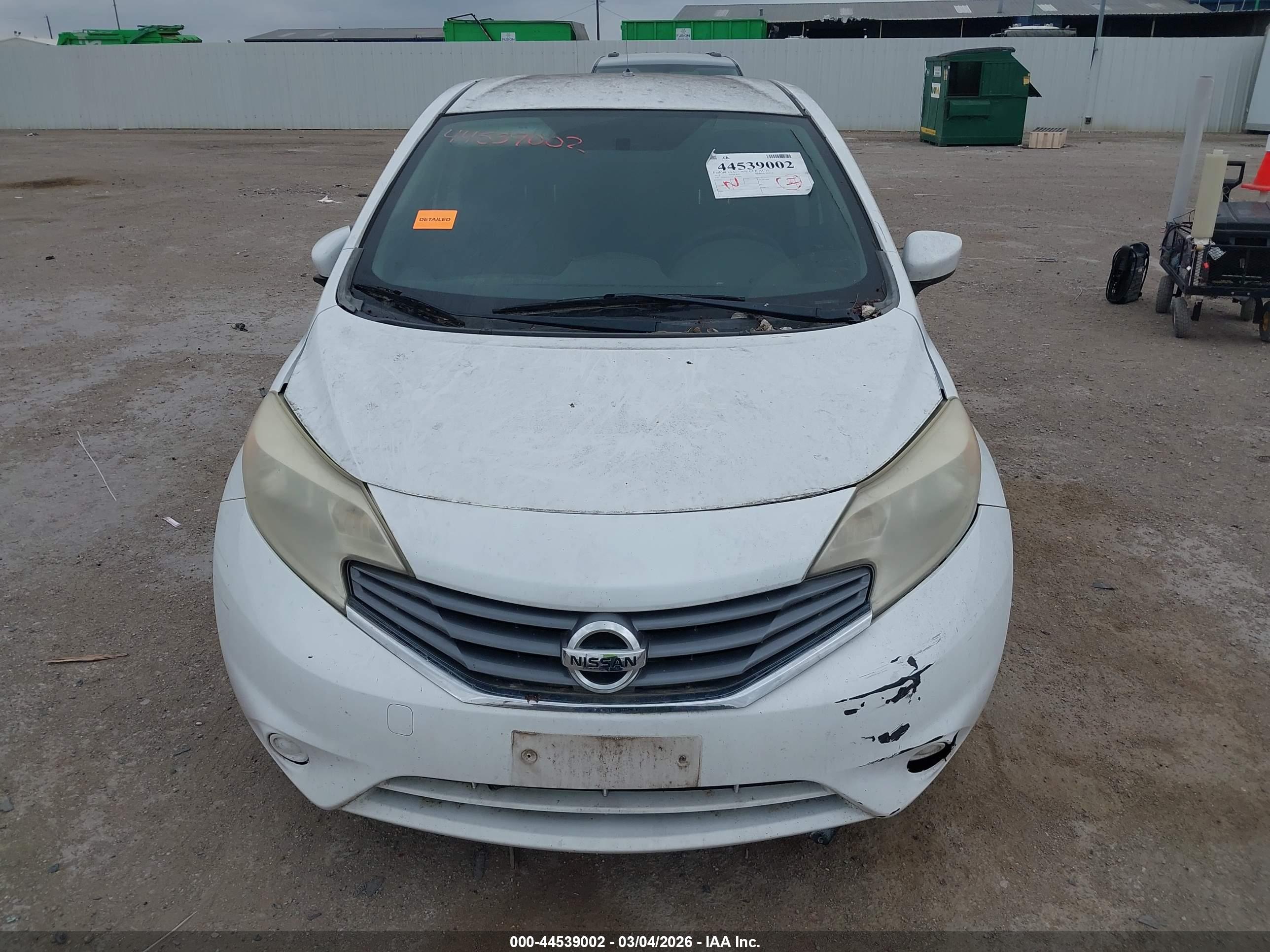 NISSAN VERSA image 6