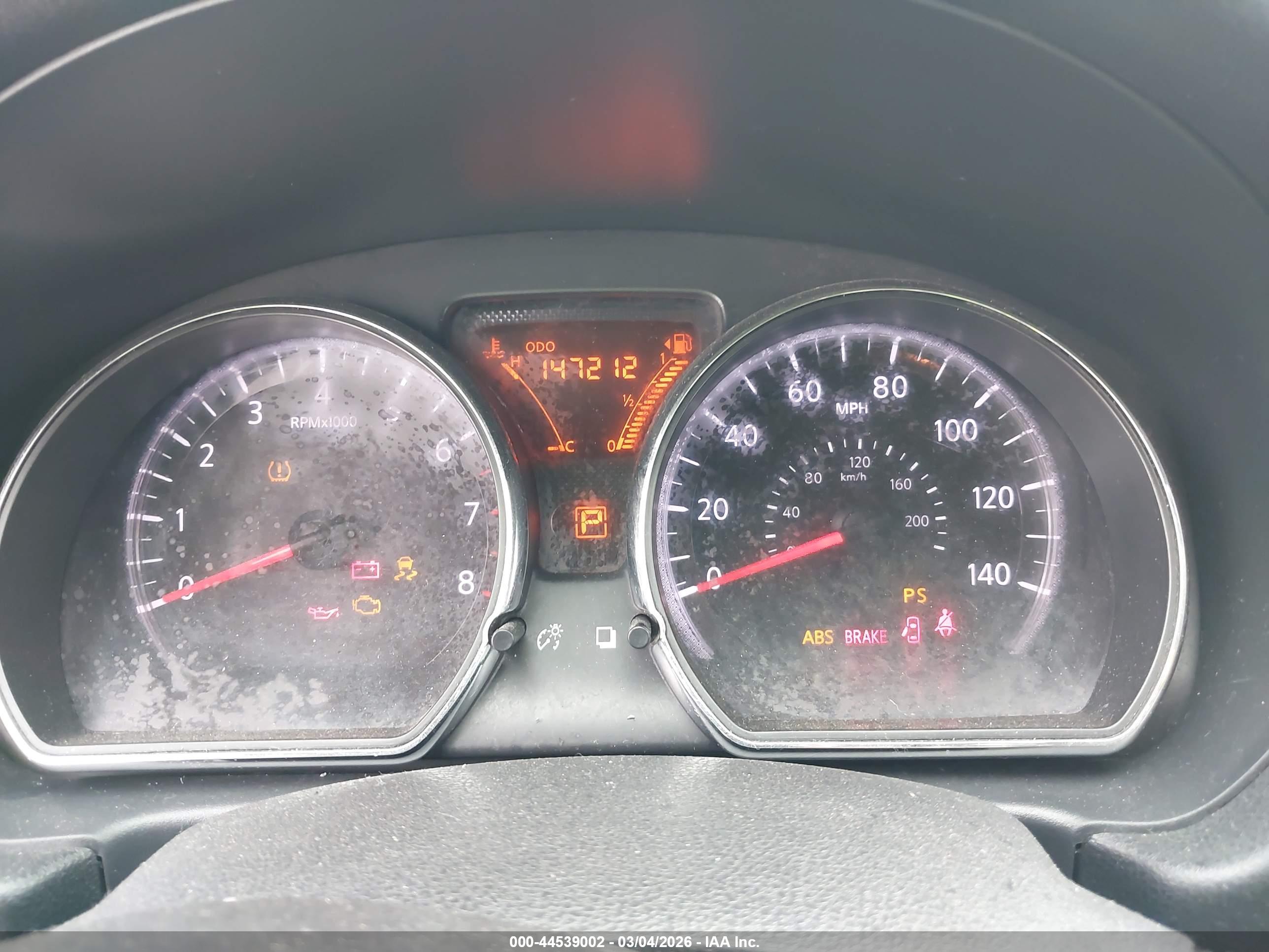 NISSAN VERSA image 7
