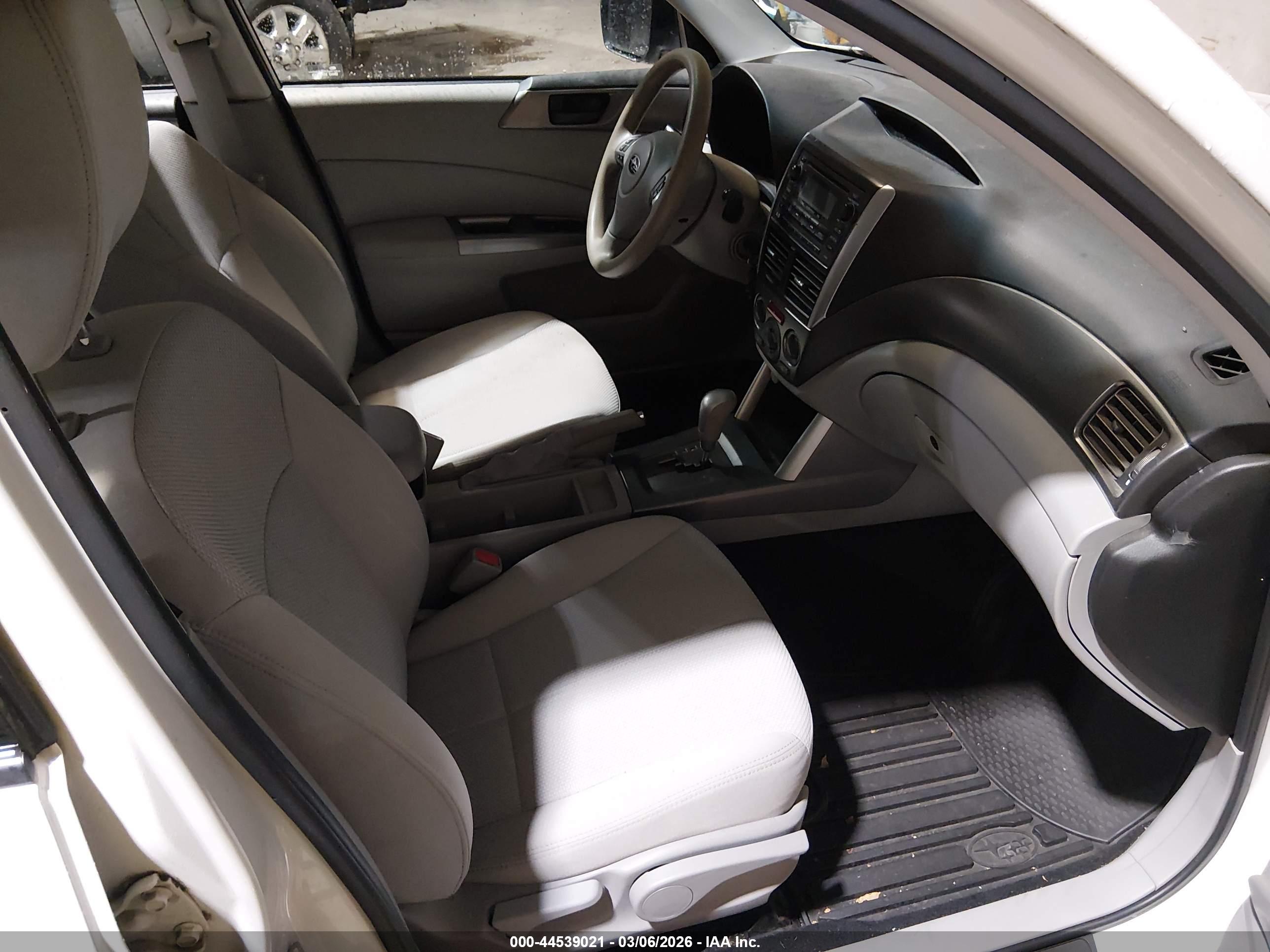 SUBARU FORESTER image 5