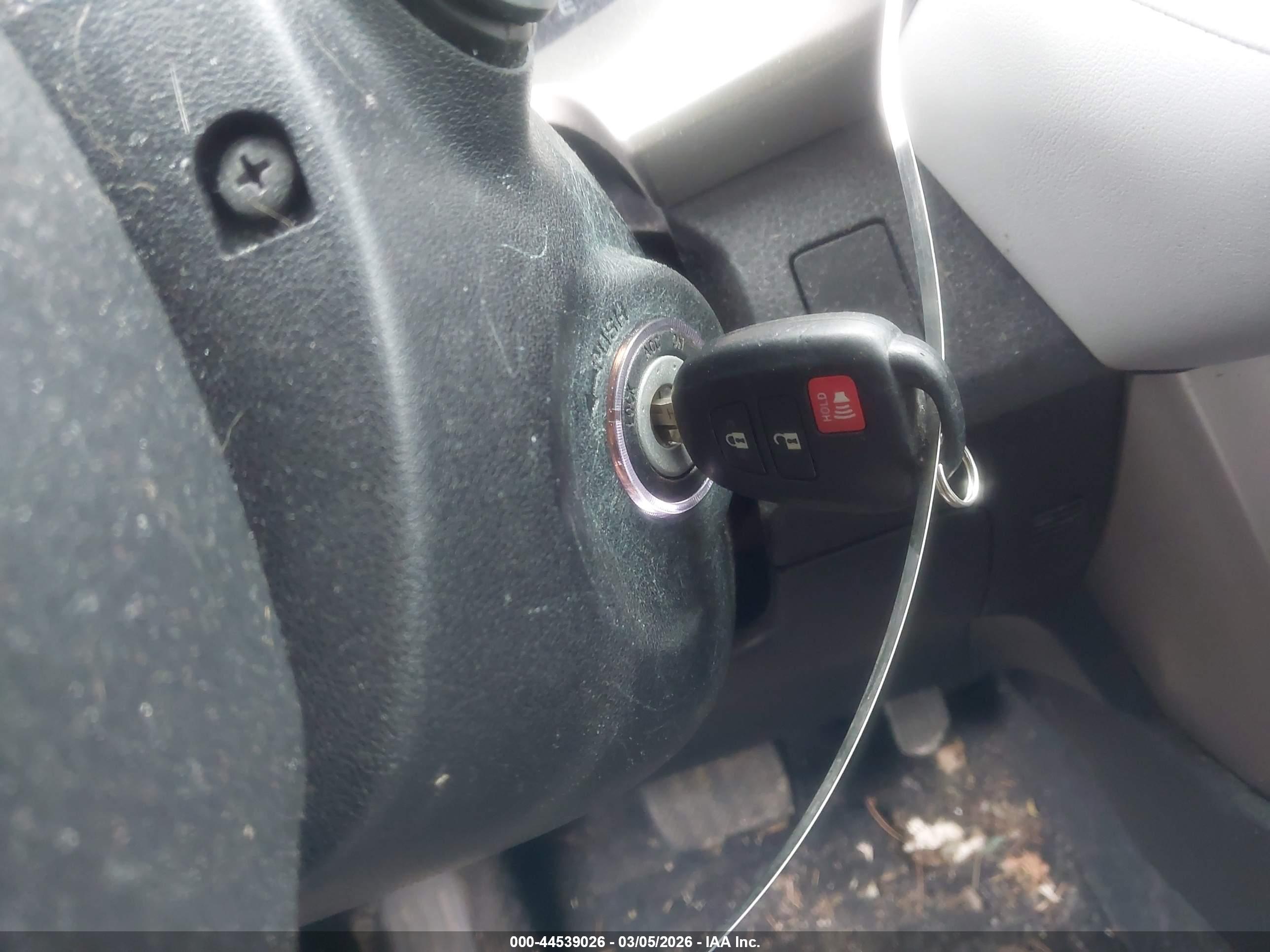 TOYOTA RAV4 image 11