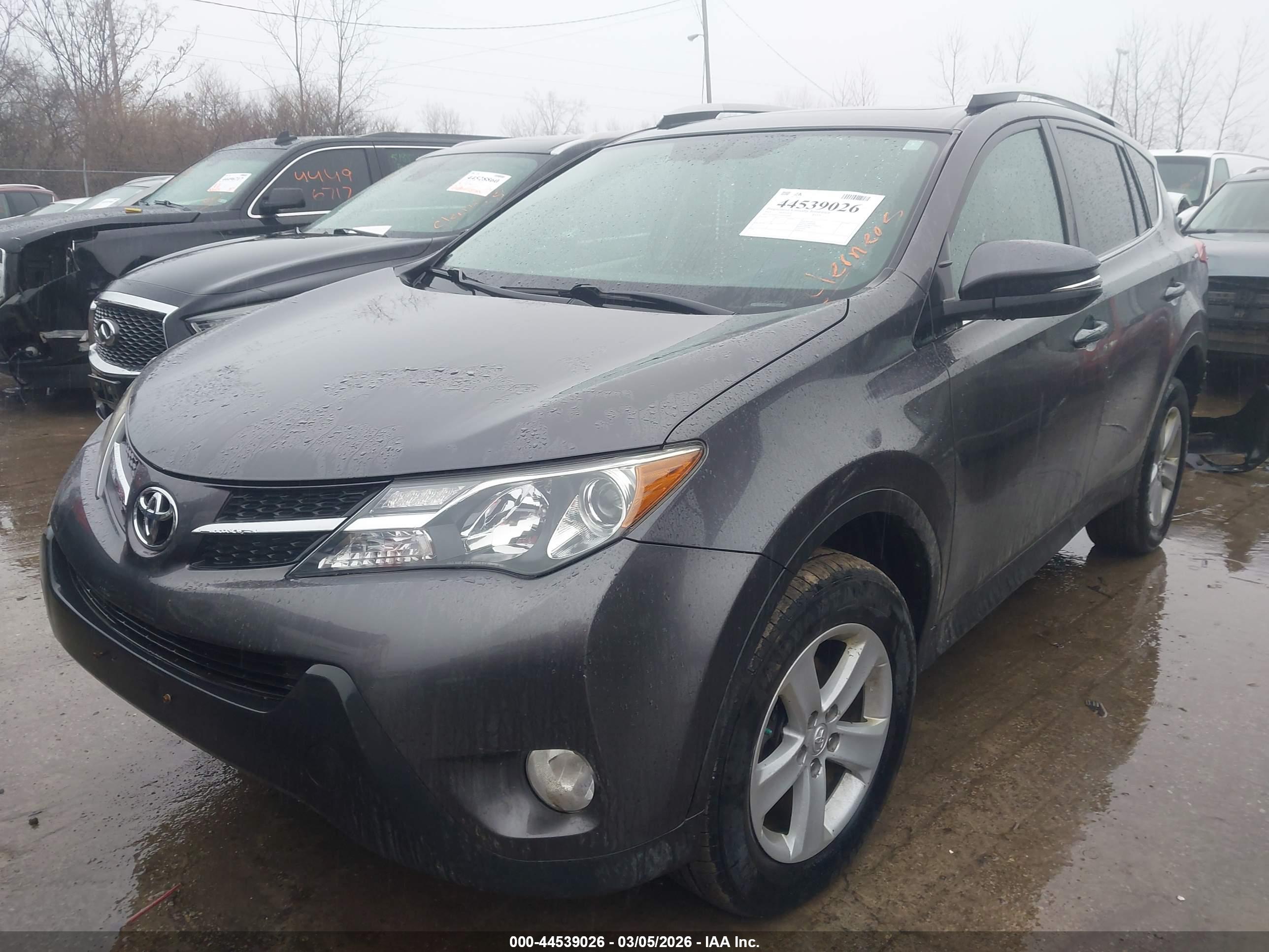 TOYOTA RAV4 image 2